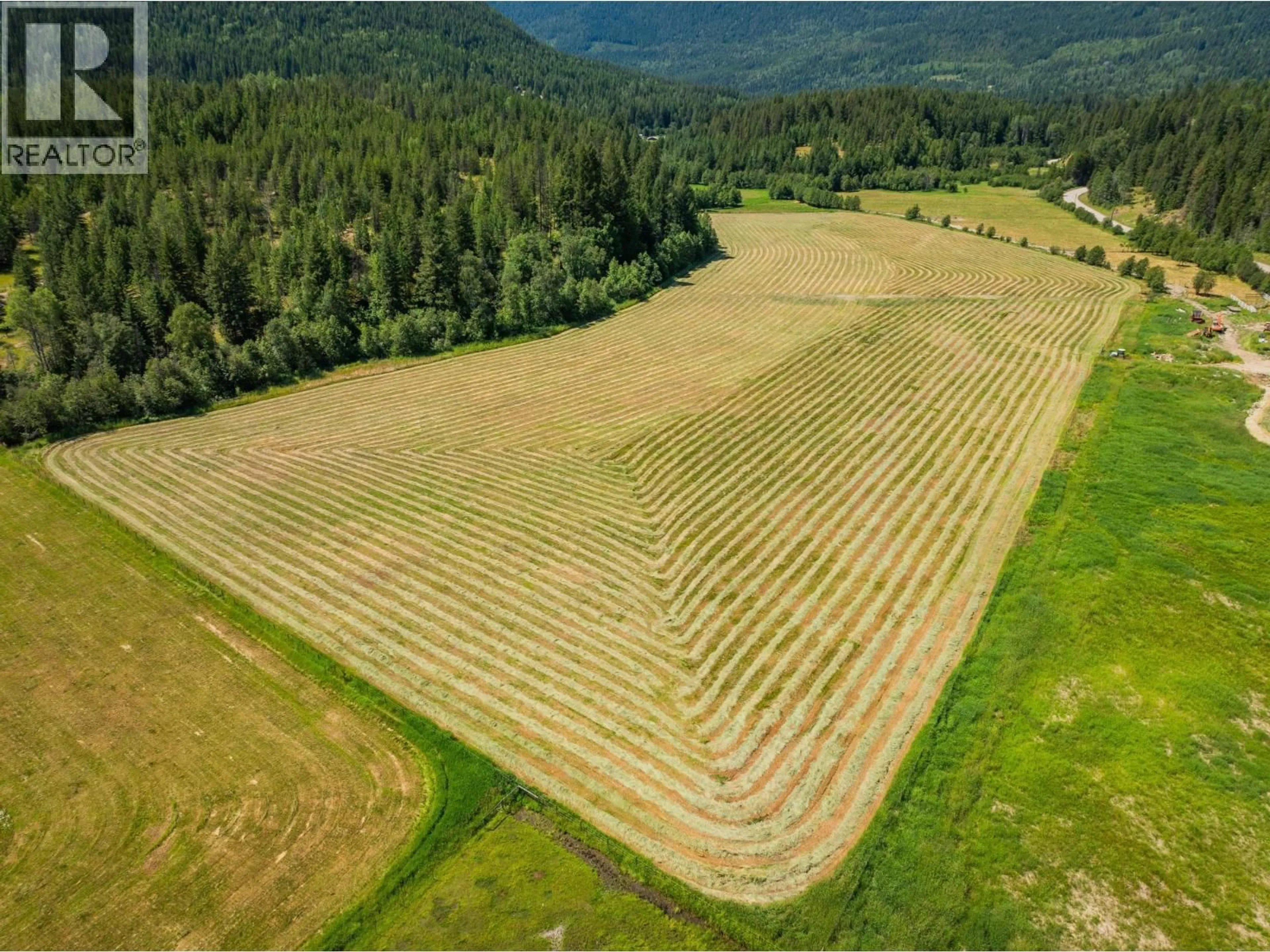 A pic from outside/outdoor area/front of a property/back of a property/a pic from drone, unknown for 2335 PASS CREEK ROAD, Castlegar British Columbia v1n4t4