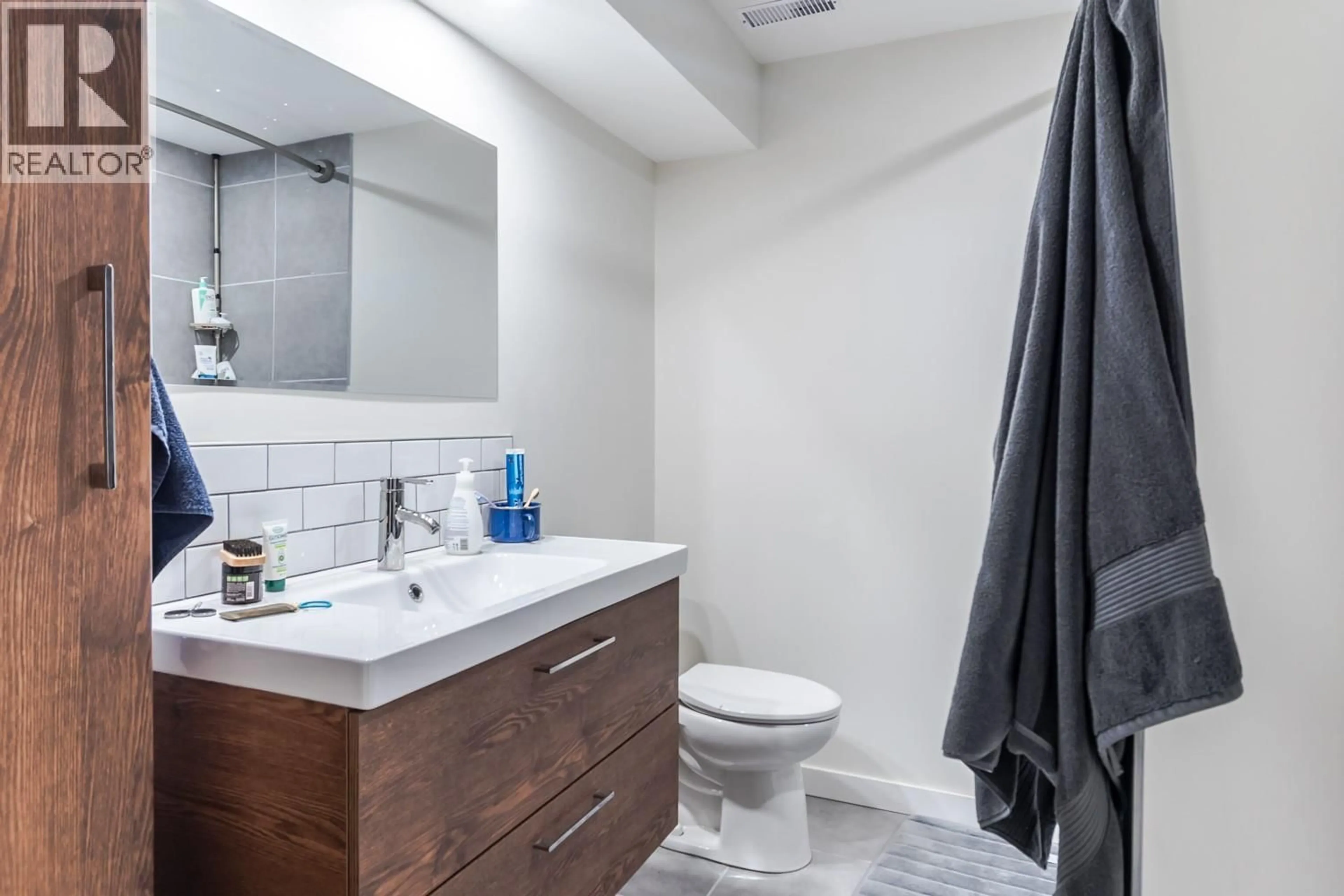 Standard bathroom, ceramic/tile floor for 819 ORCHARD DRIVE, Lillooet British Columbia V0K1V0