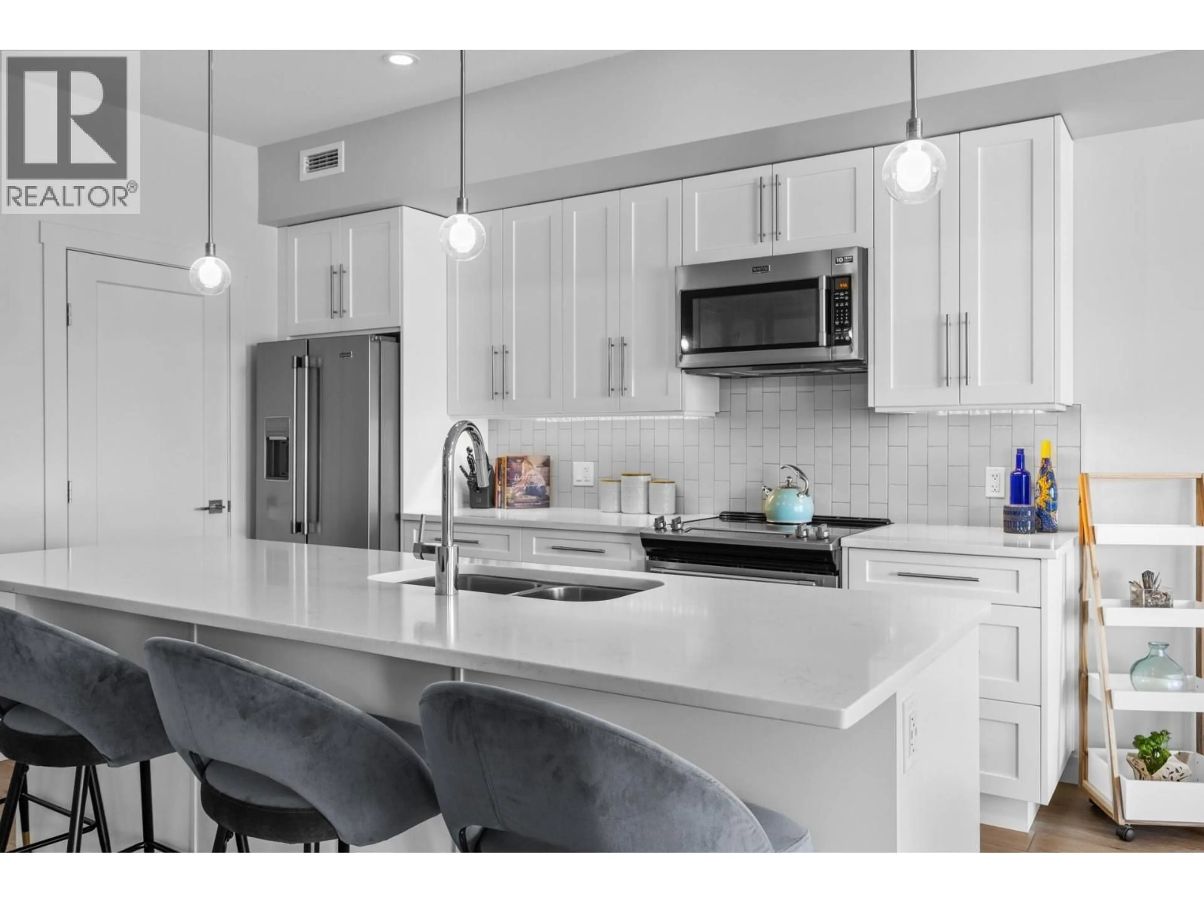 Open concept kitchen, ceramic/tile floor for 506 - 3630 MISSION SPRINGS DRIVE, Kelowna British Columbia V1W0B2