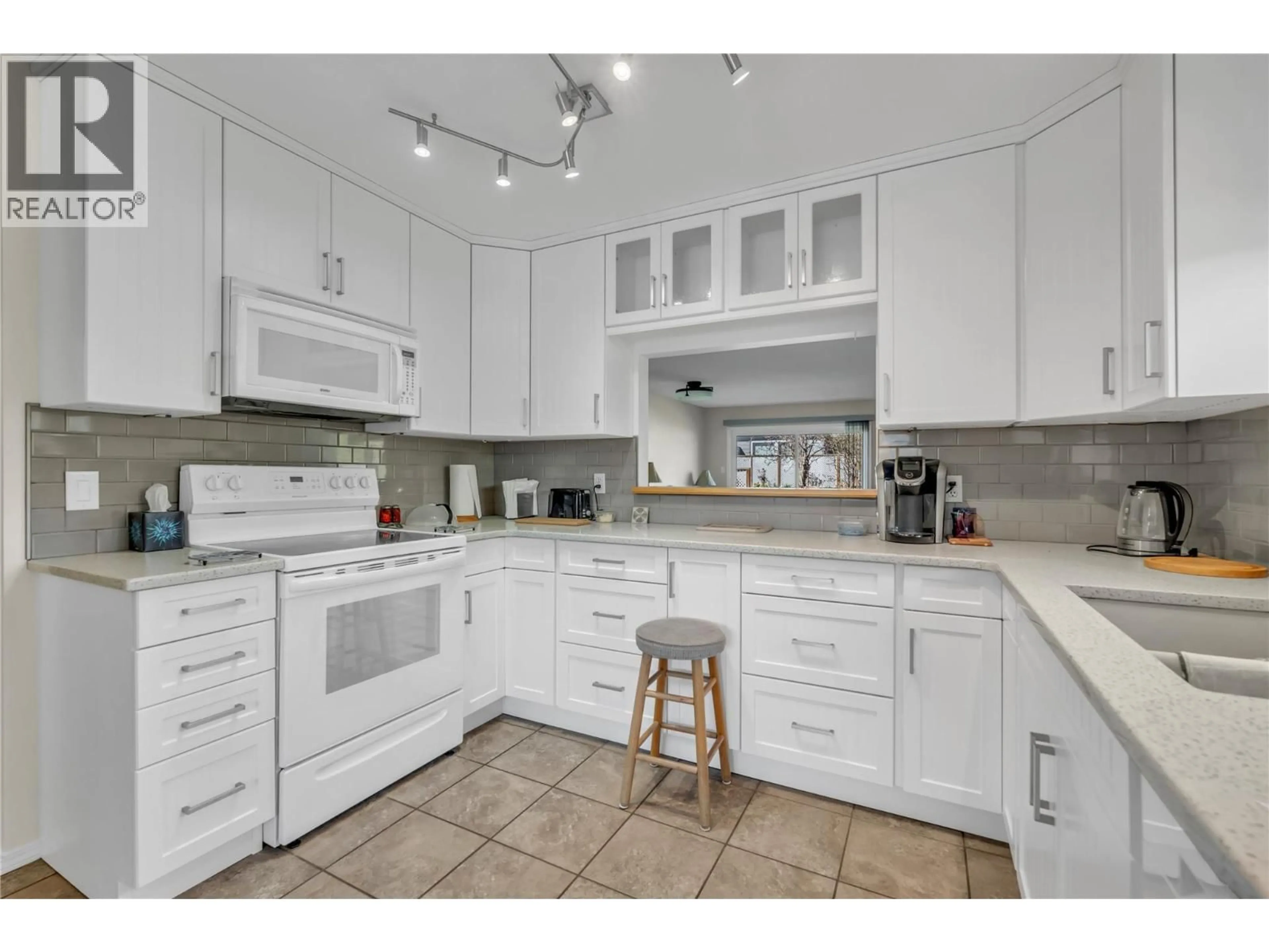 Standard kitchen, ceramic/tile floor for 15 - 11121 SCOTT STREET, Summerland British Columbia V0H1Z0