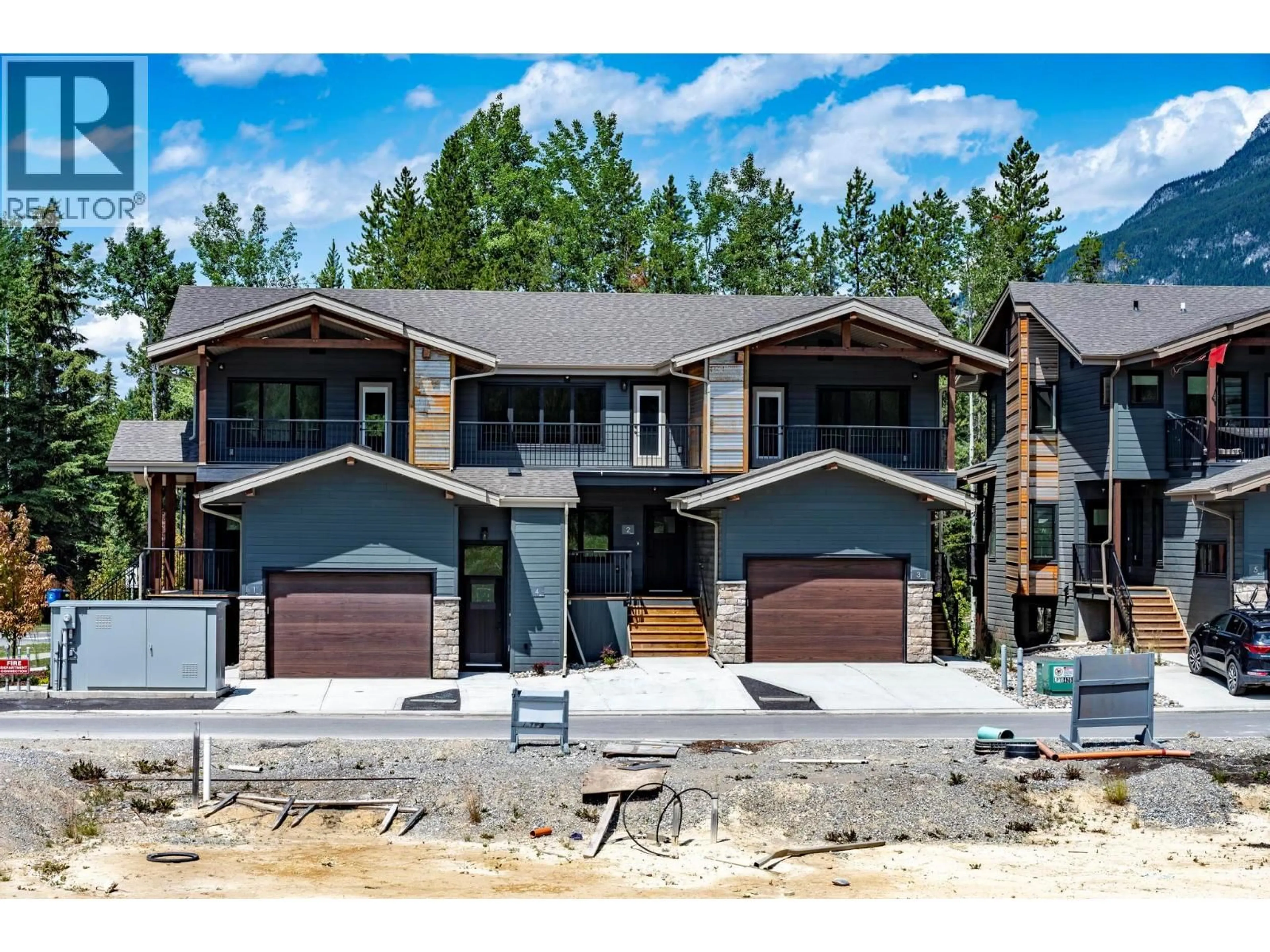 A pic from outside/outdoor area/front of a property/back of a property/a pic from drone, street for 3 - 1444 GRANITE DRIVE, Golden British Columbia V0A1H0