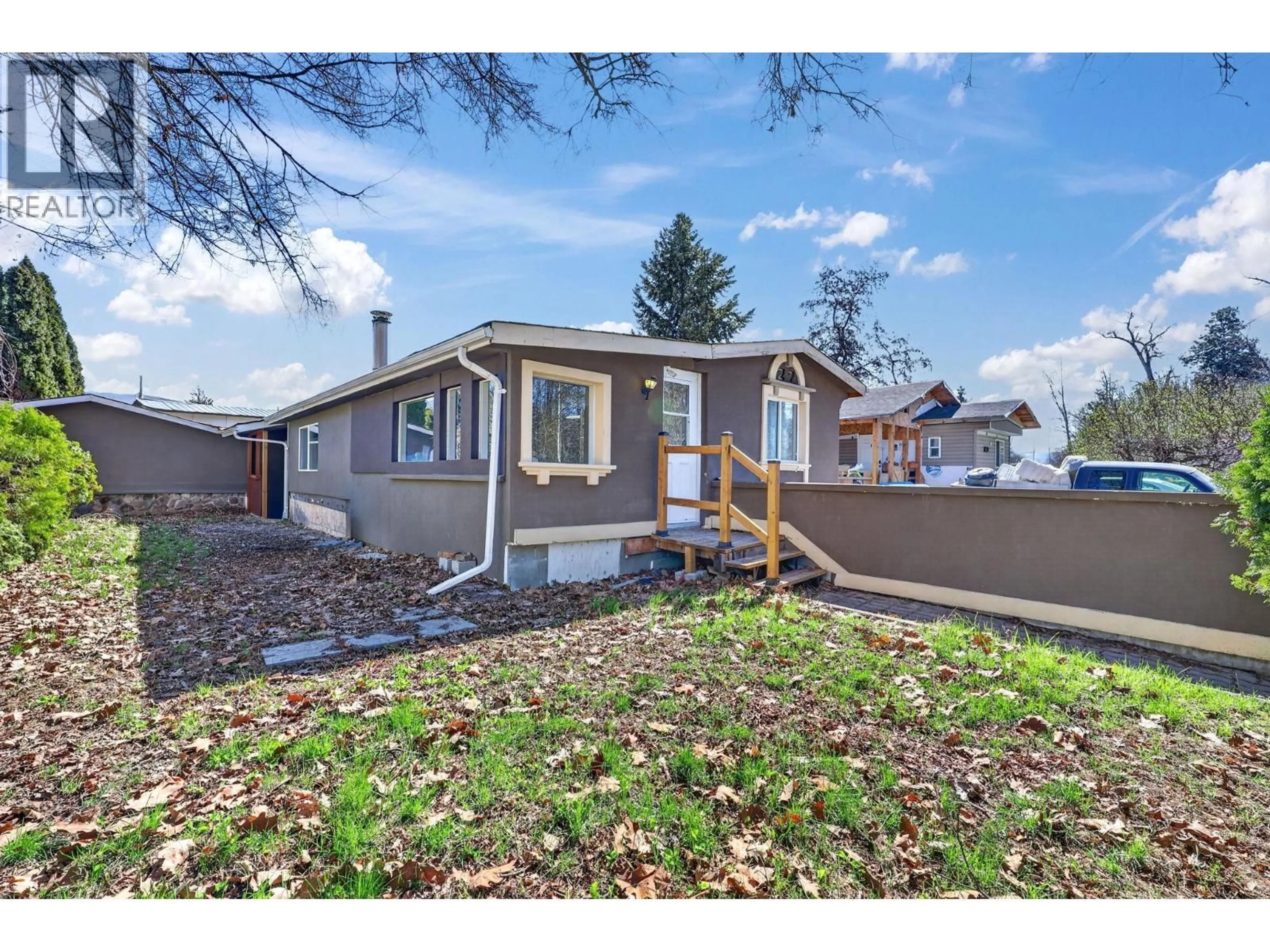 Home with vinyl exterior material, street for 27 - 715 BEAVER LAKE ROAD, Kelowna British Columbia V4V1E6