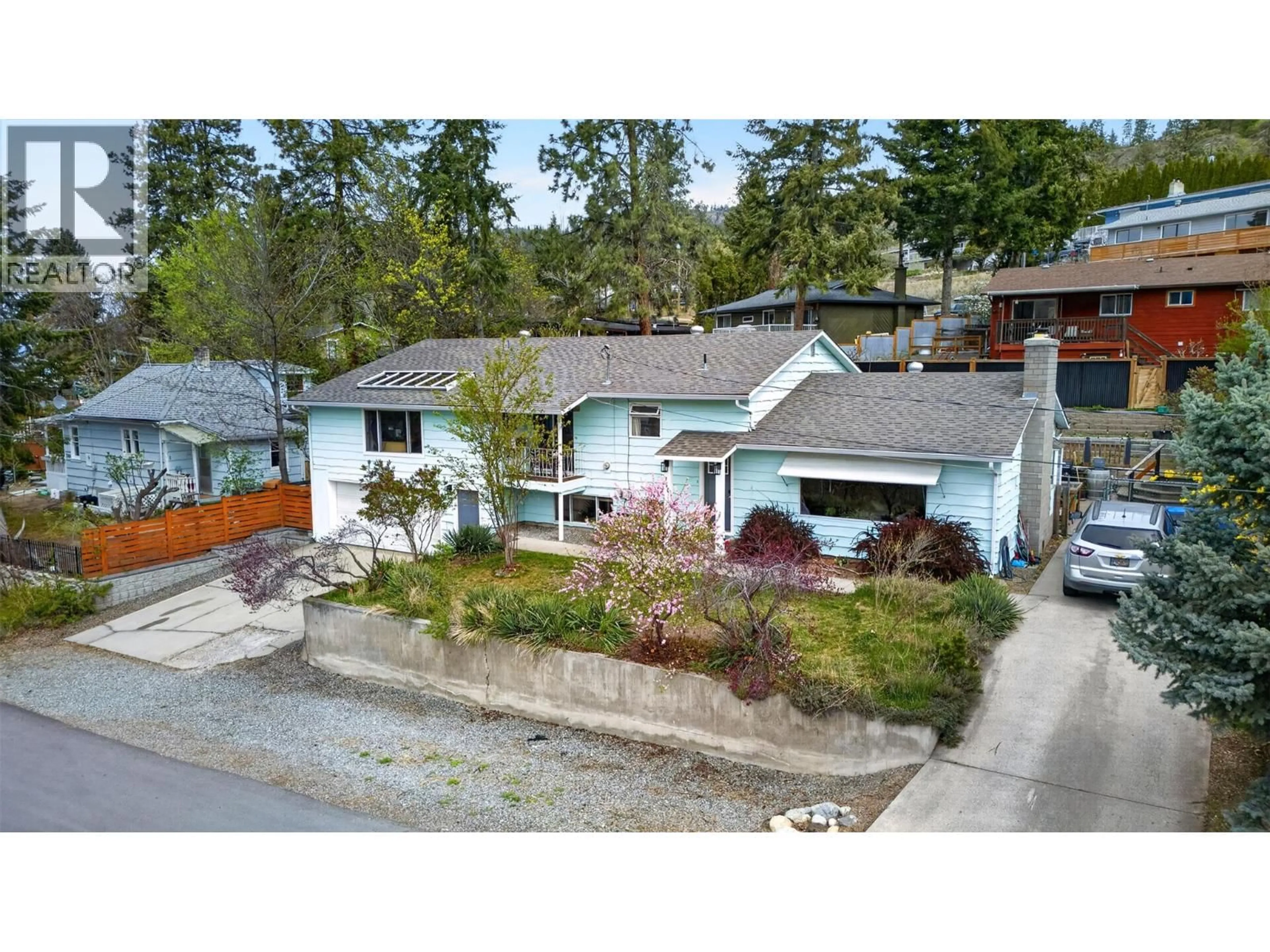 A pic from outside/outdoor area/front of a property/back of a property/a pic from drone, street for 716 MOSLEY PLACE, Okanagan Falls British Columbia V0H1R0