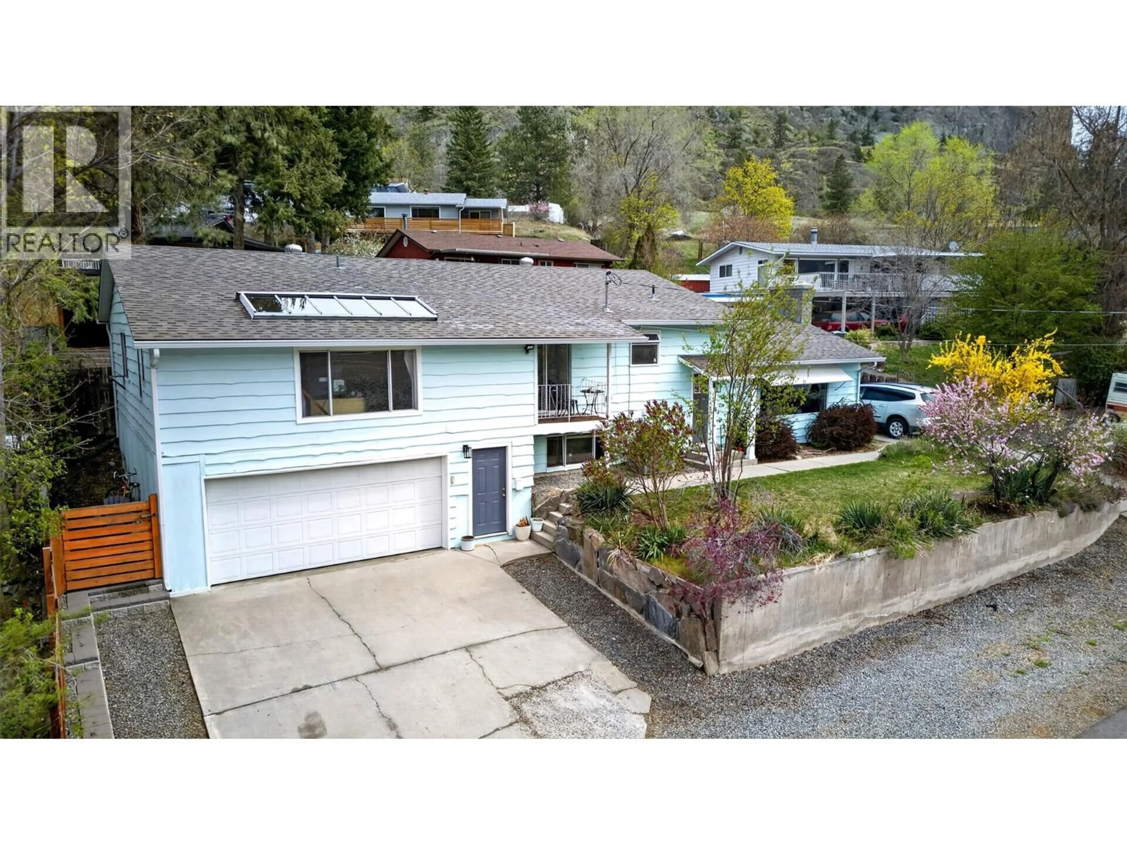 A pic from outside/outdoor area/front of a property/back of a property/a pic from drone, street for 716 MOSLEY PLACE, Okanagan Falls British Columbia V0H1R0