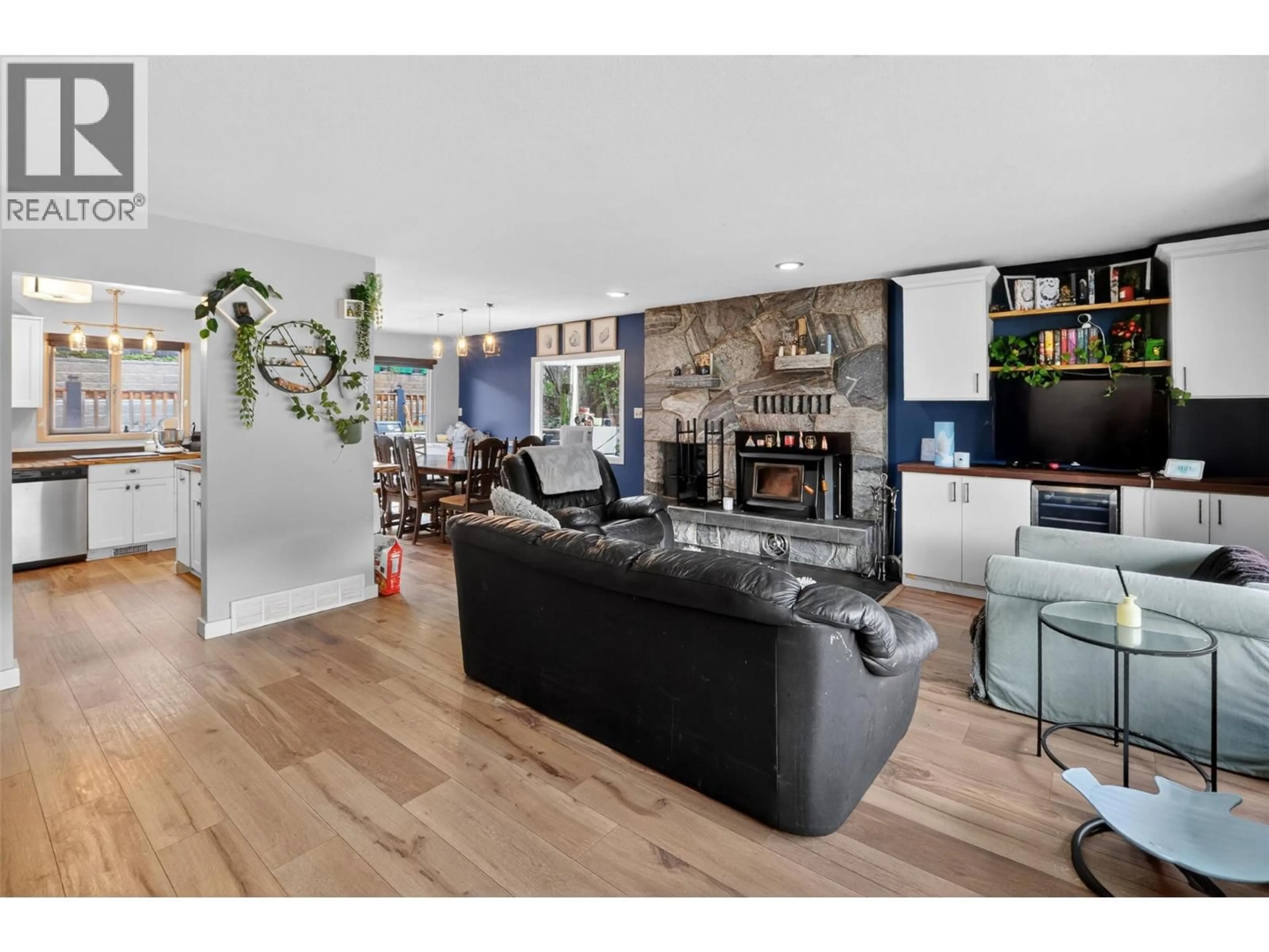 Living room with furniture, wood/laminate floor for 716 MOSLEY PLACE, Okanagan Falls British Columbia V0H1R0