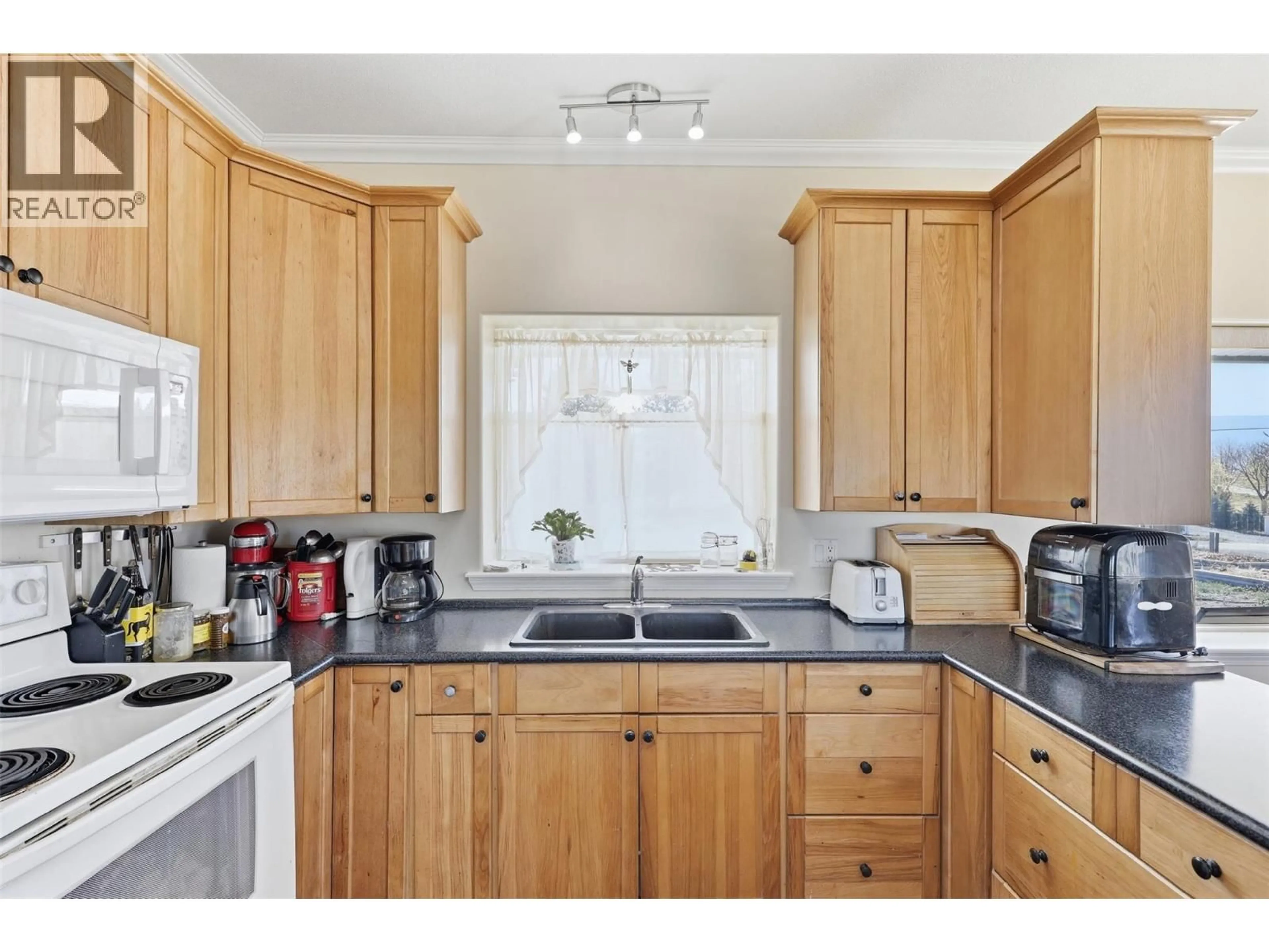 Standard kitchen, unknown for 1559 STEELHEAD ROAD, Kamloops British Columbia V0K2J0