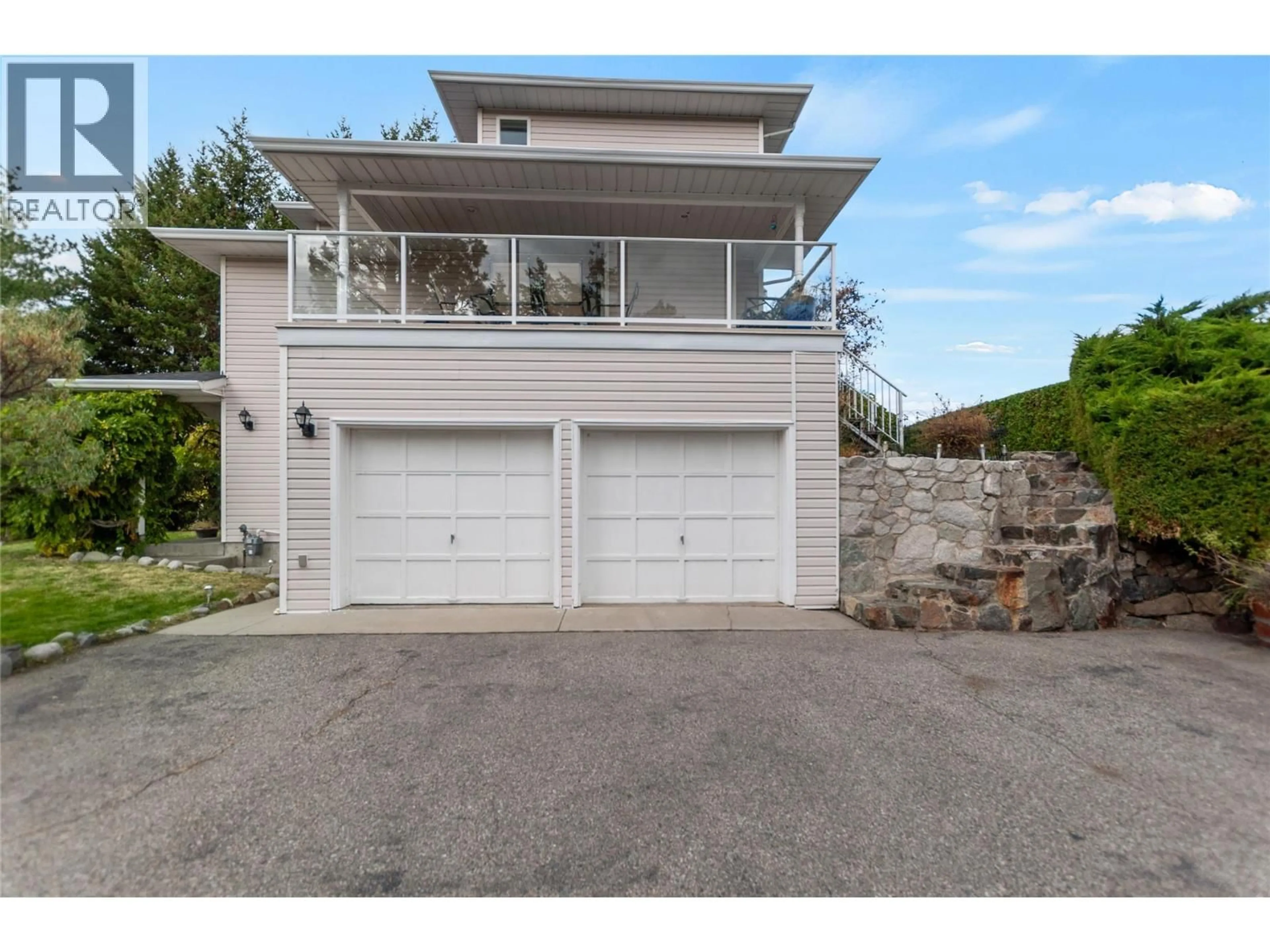 Indoor garage for 100 SPRUCE AVENUE, Kaleden British Columbia V0H1K0