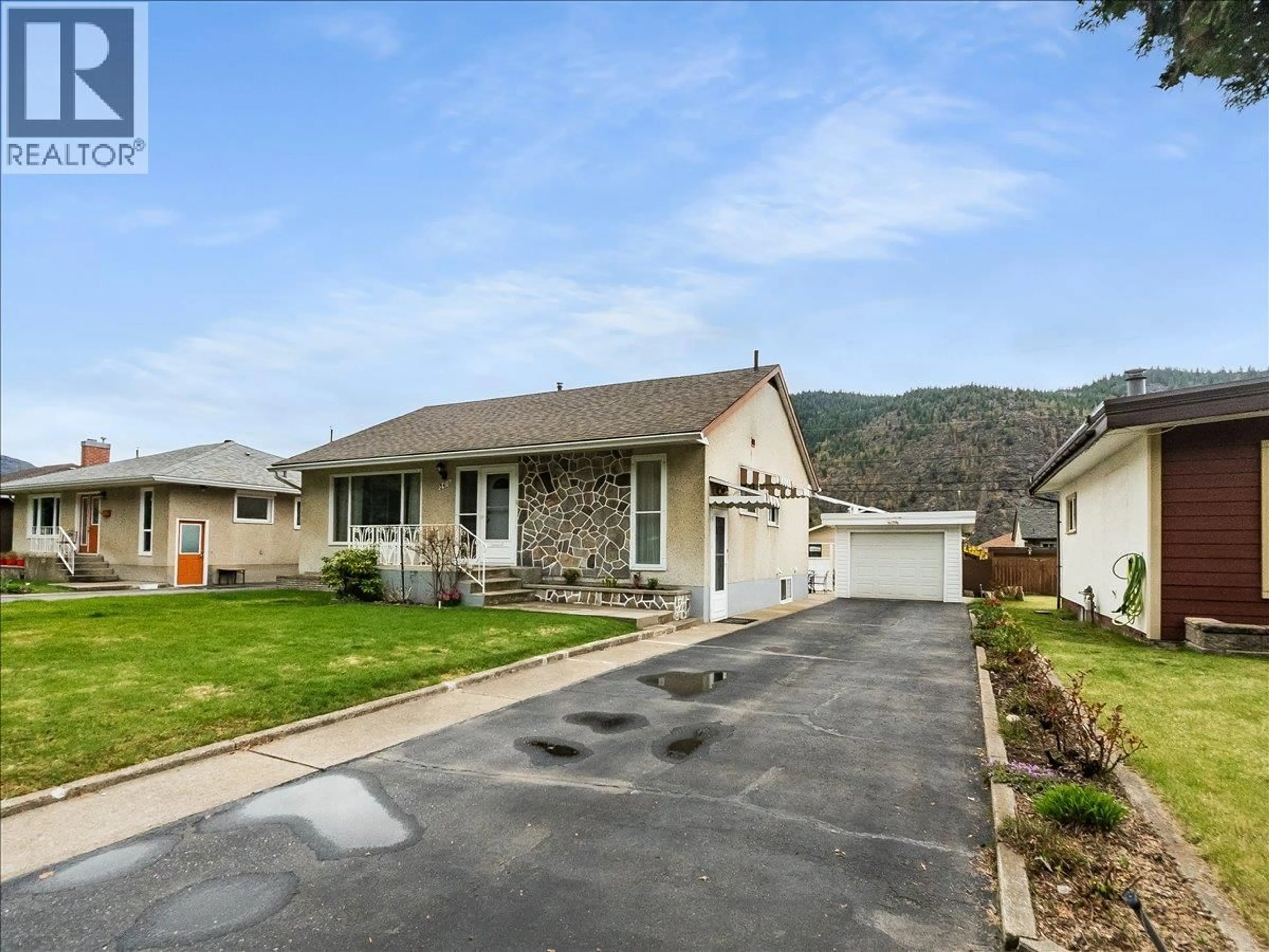 Home with vinyl exterior material, street for 3410 CARNATION DRIVE, Trail British Columbia V1R2W2