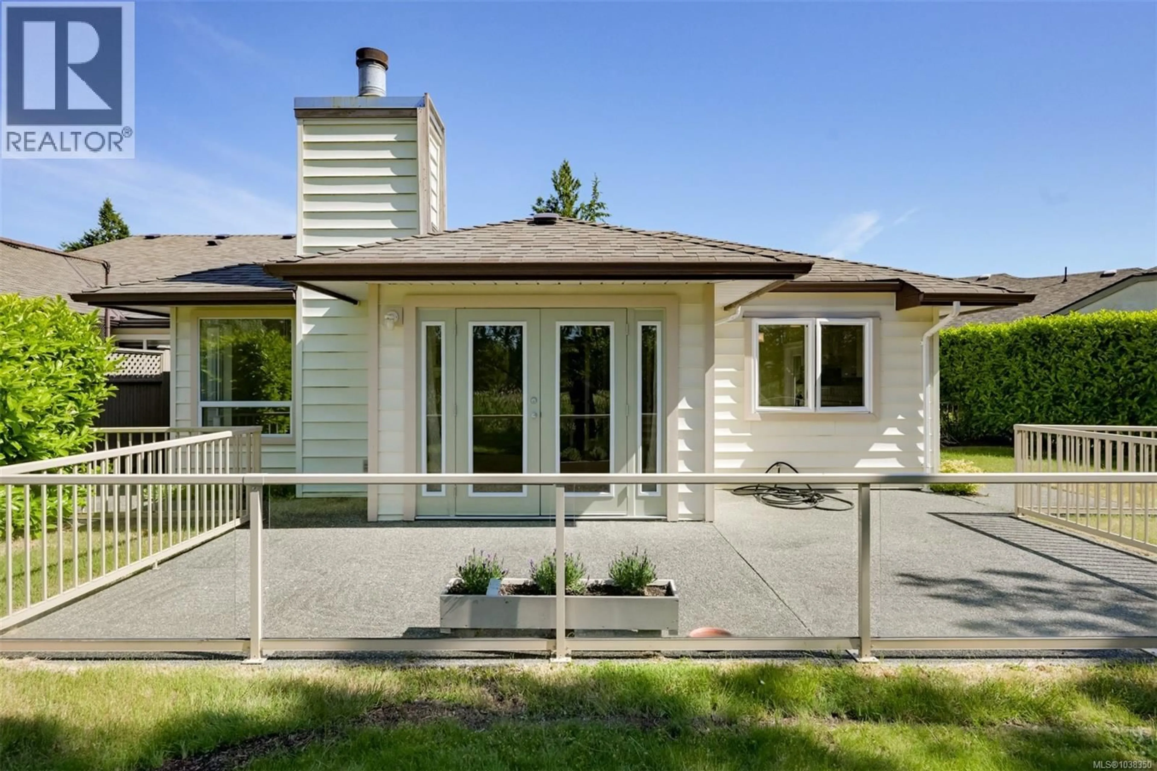 Home with vinyl exterior material, street for 574 CEDAR CRESCENT, Cobble Hill British Columbia V8H0K8