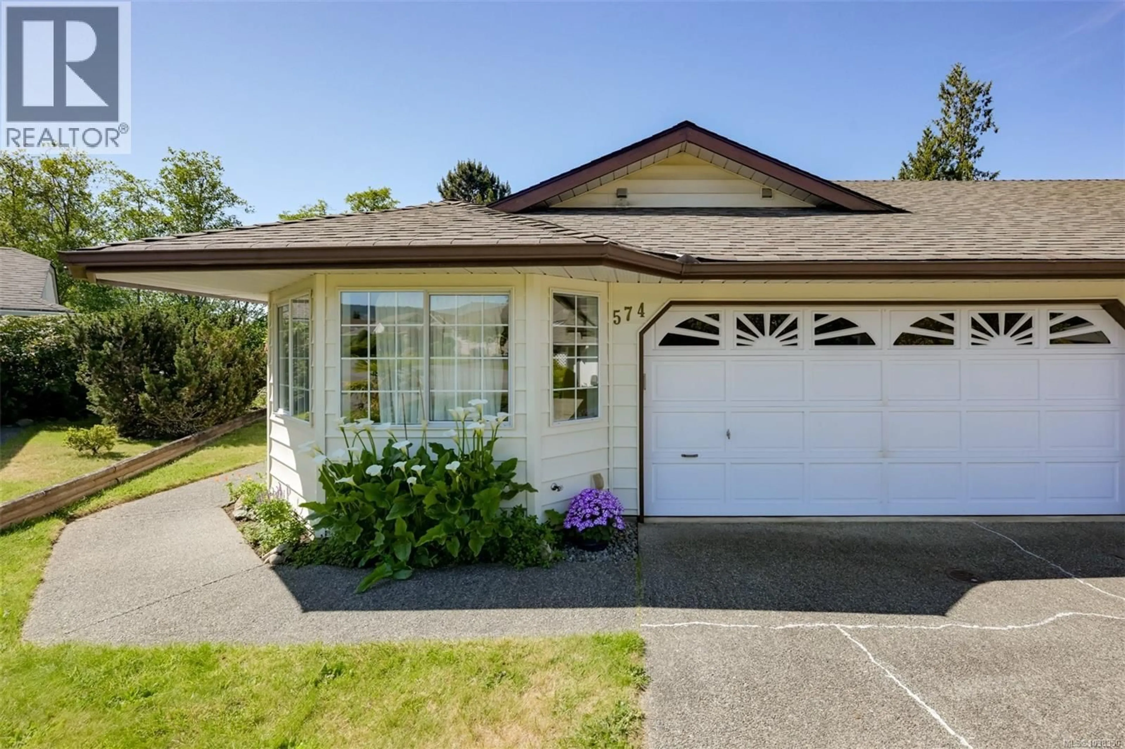 Home with vinyl exterior material, water/lake/river/ocean view for 574 CEDAR CRESCENT, Cobble Hill British Columbia V8H0K8