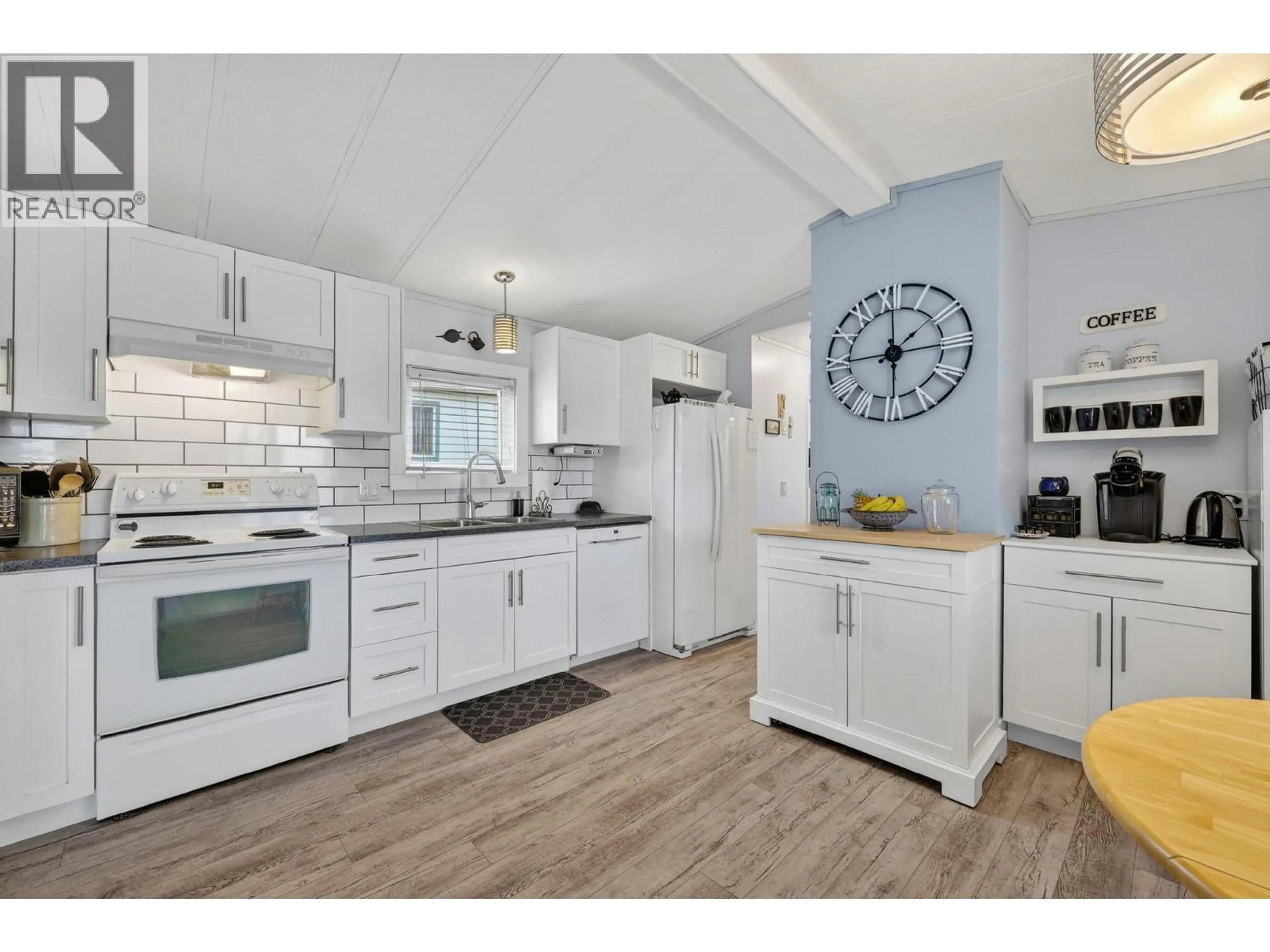 Open concept kitchen, ceramic/tile floor for 72 - 3535 MCCULLOCH ROAD, Kelowna British Columbia V1W4R8