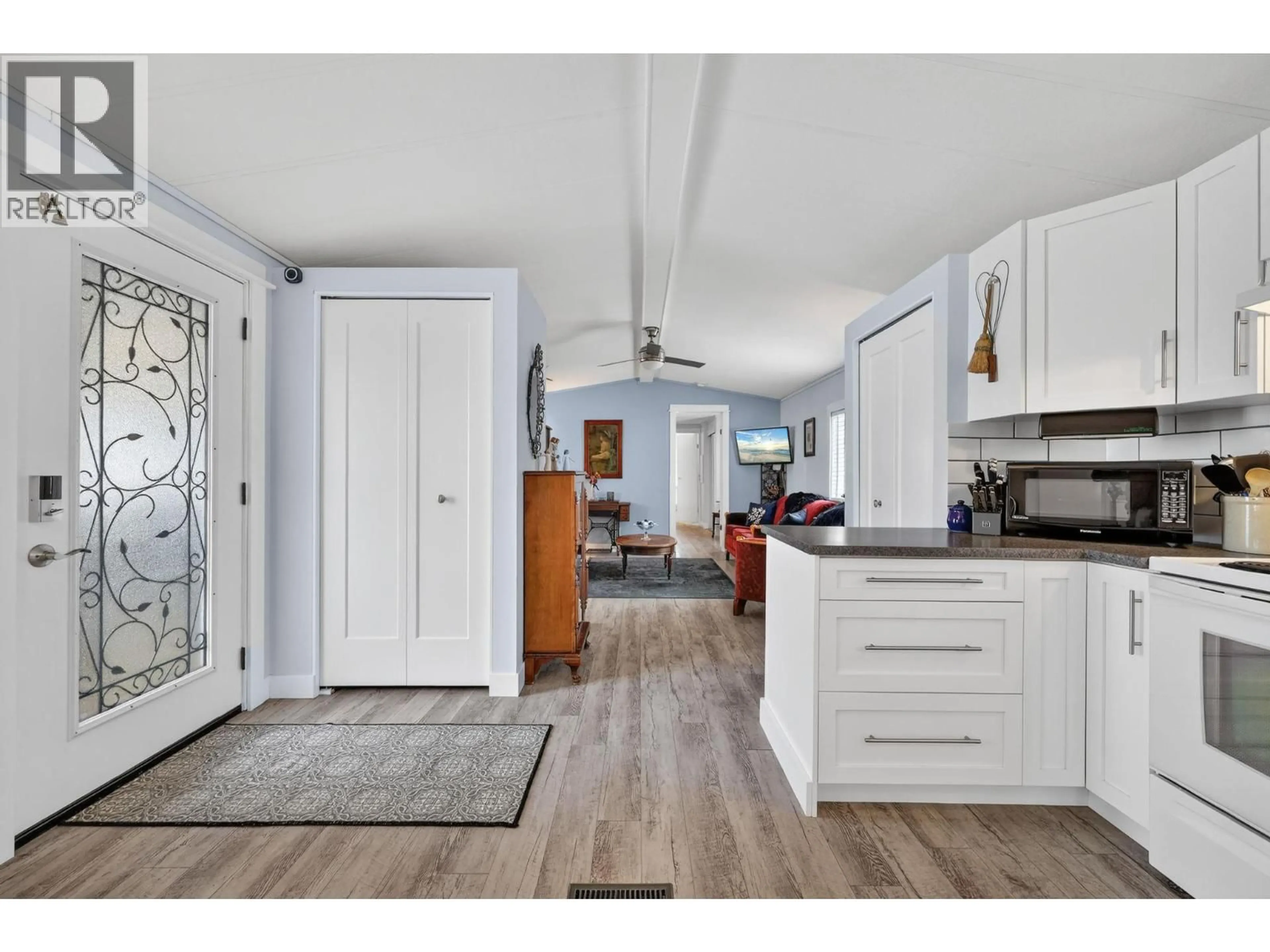 Open concept kitchen, unknown for 72 - 3535 MCCULLOCH ROAD, Kelowna British Columbia V1W4R8