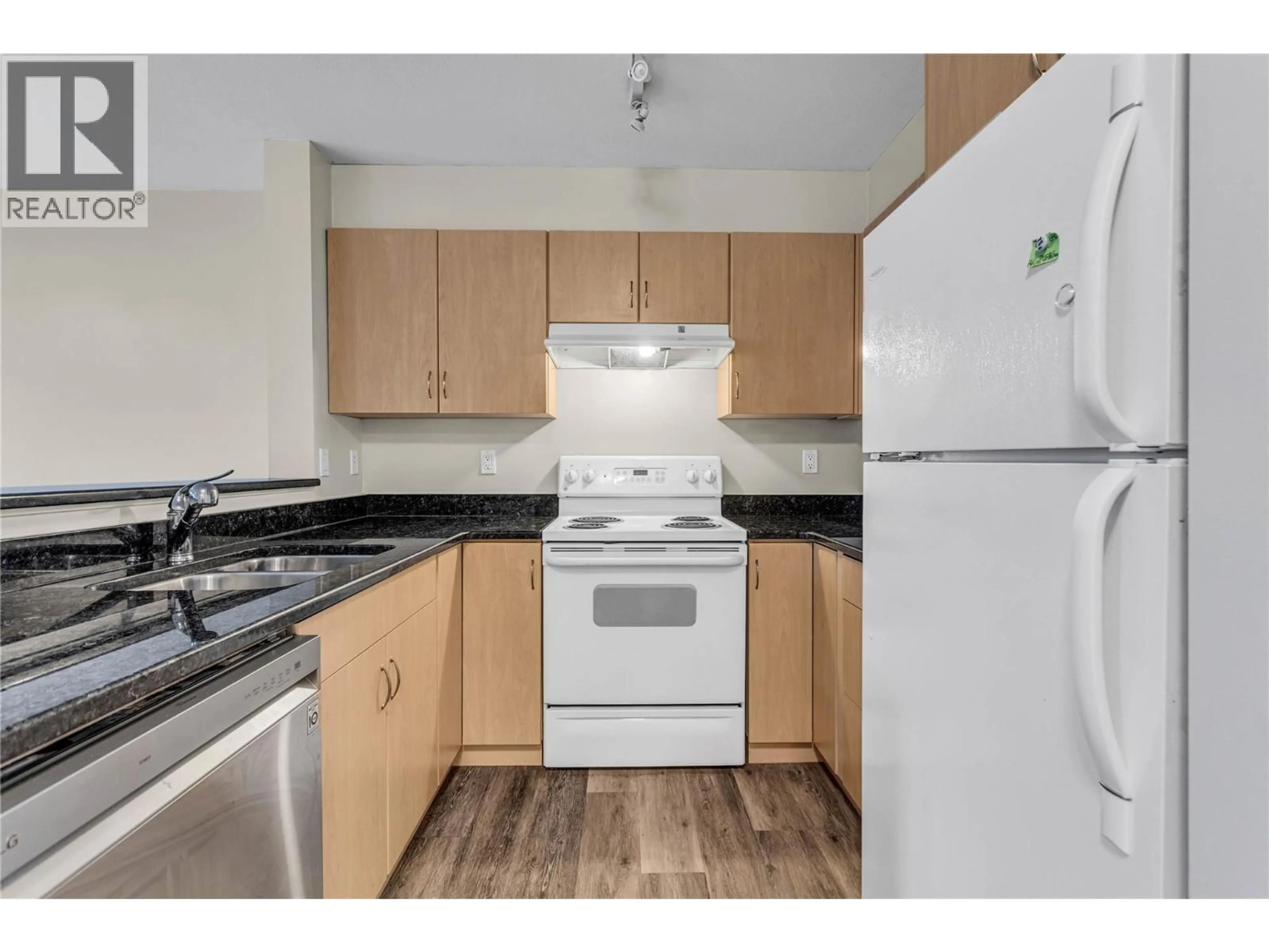 Standard kitchen, unknown for 200 - 555 YATES ROAD, Kelowna British Columbia V1V2V2