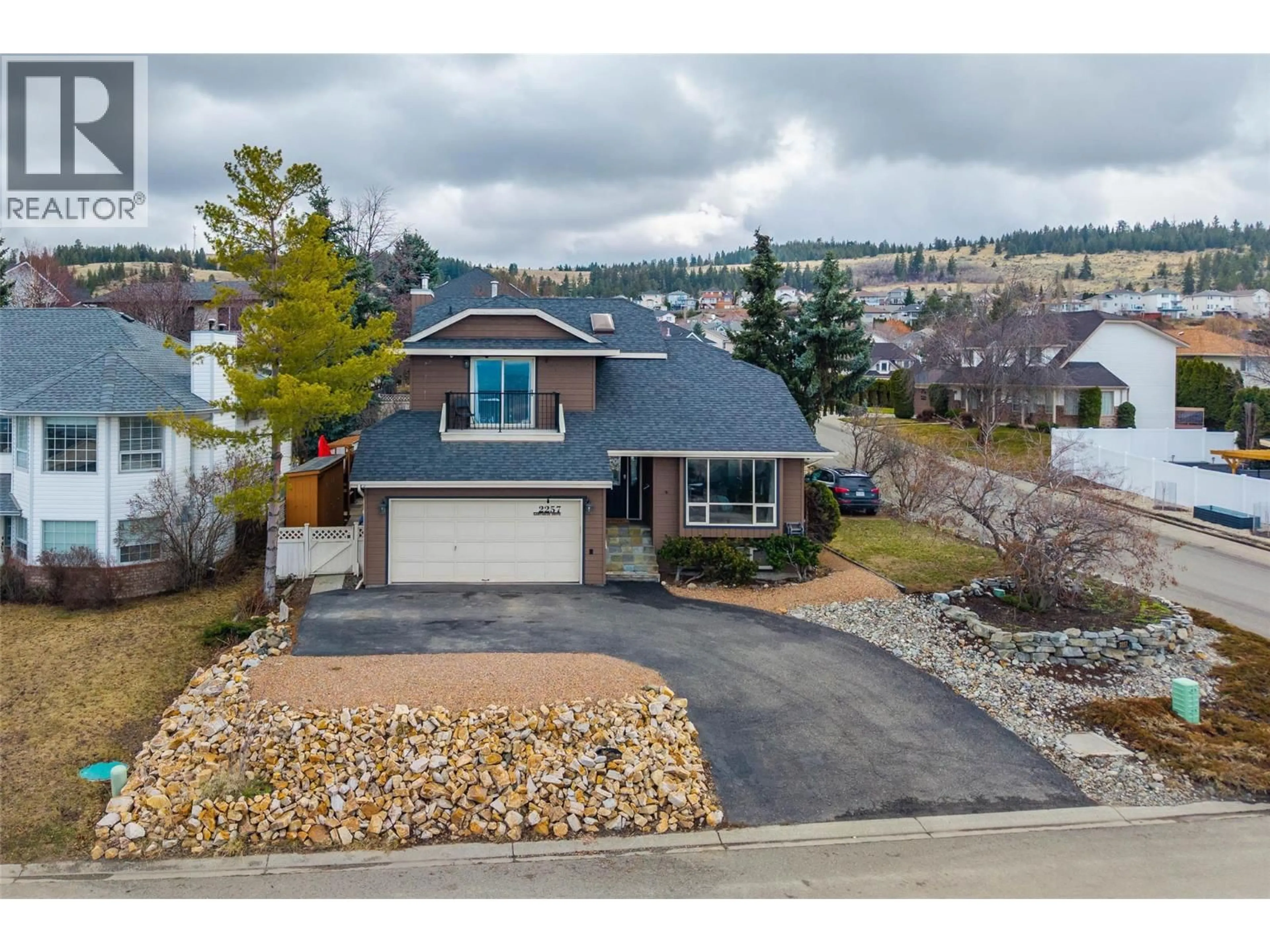 A pic from outside/outdoor area/front of a property/back of a property/a pic from drone, street for 2257 GARYMEDE DRIVE, Kamloops British Columbia V1S1P3