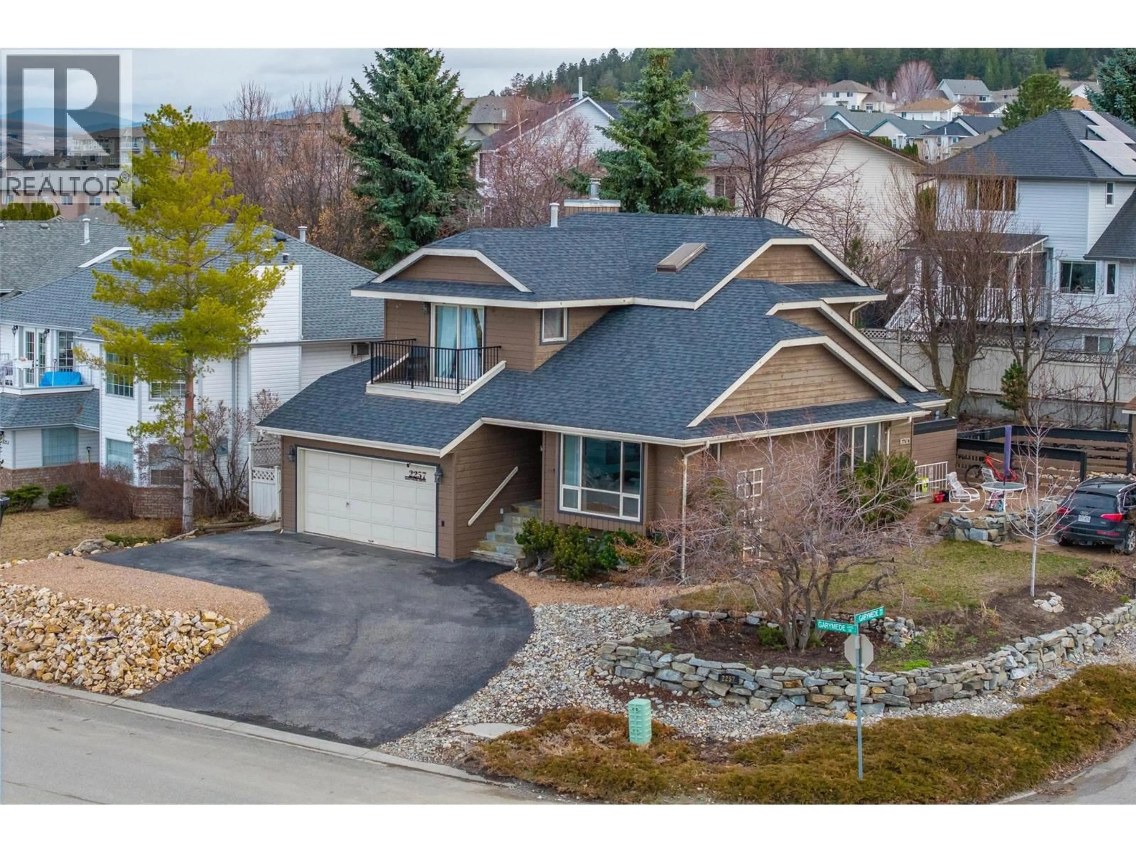 A pic from outside/outdoor area/front of a property/back of a property/a pic from drone, street for 2257 GARYMEDE DRIVE, Kamloops British Columbia V1S1P3