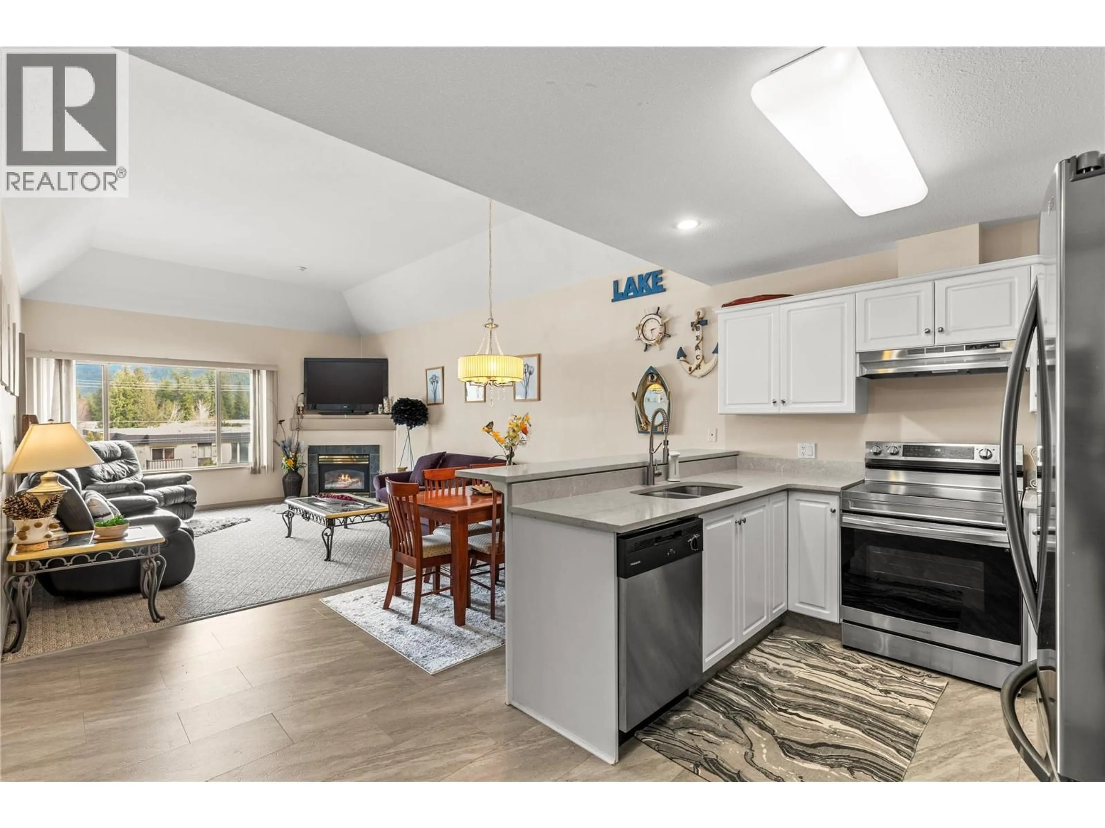 Open concept kitchen, unknown for 304 - 1002 RIVERSIDE AVENUE, Sicamous British Columbia V0E2V1