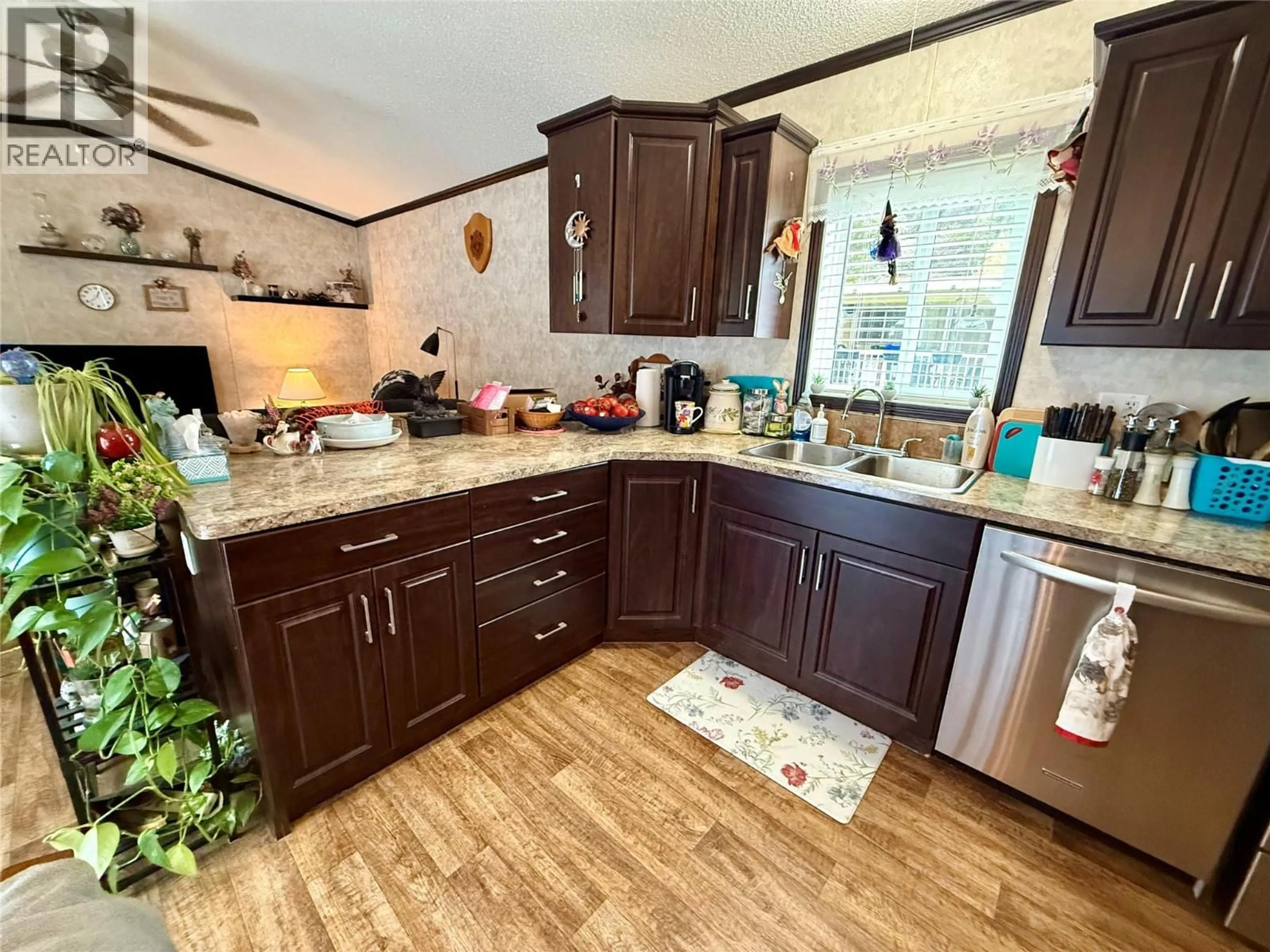 Open concept kitchen, unknown for 20 - 500 16TH AVENUE, Genelle British Columbia V0G1G0