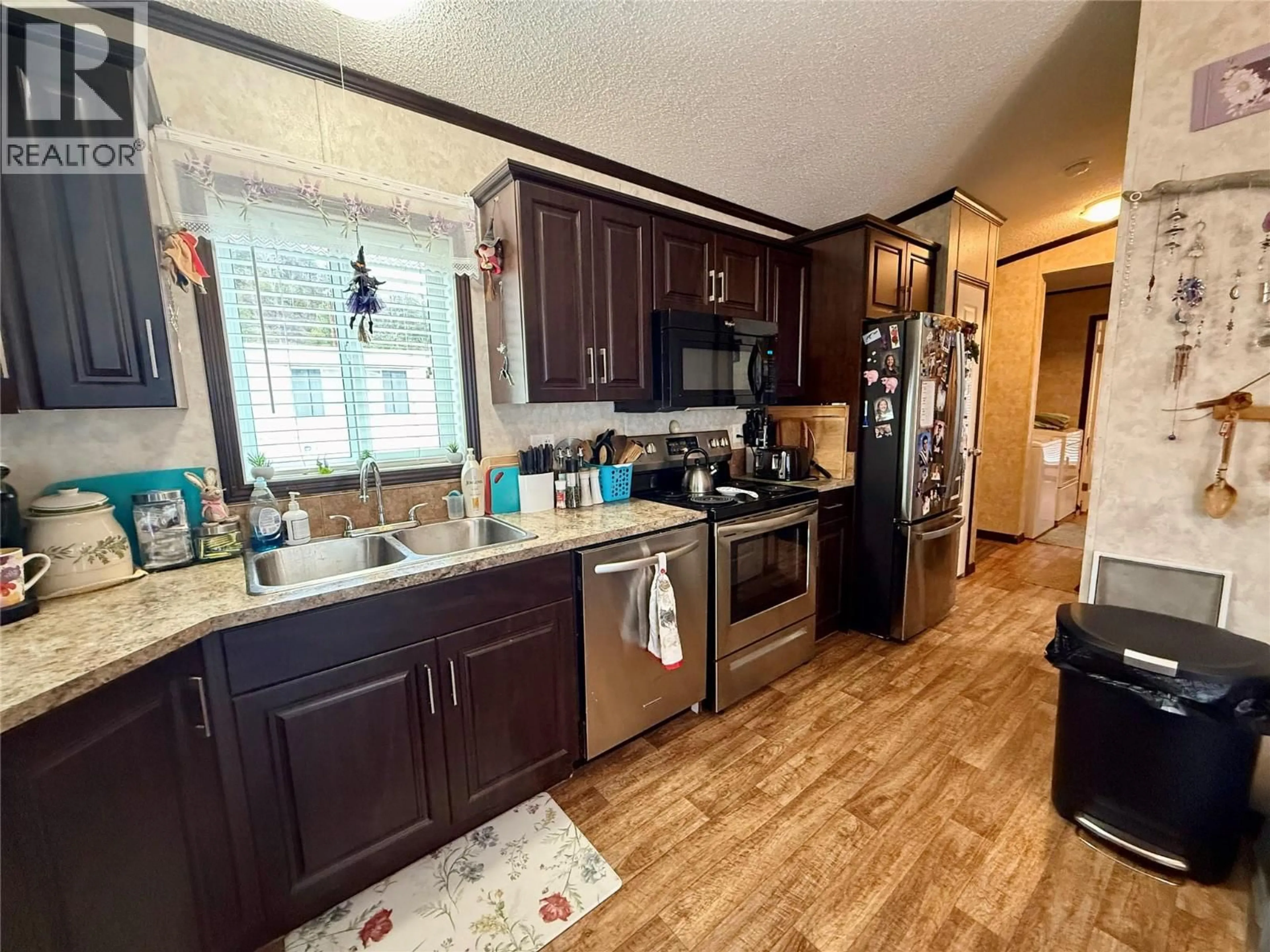 Open concept kitchen, unknown for 20 - 500 16TH AVENUE, Genelle British Columbia V0G1G0