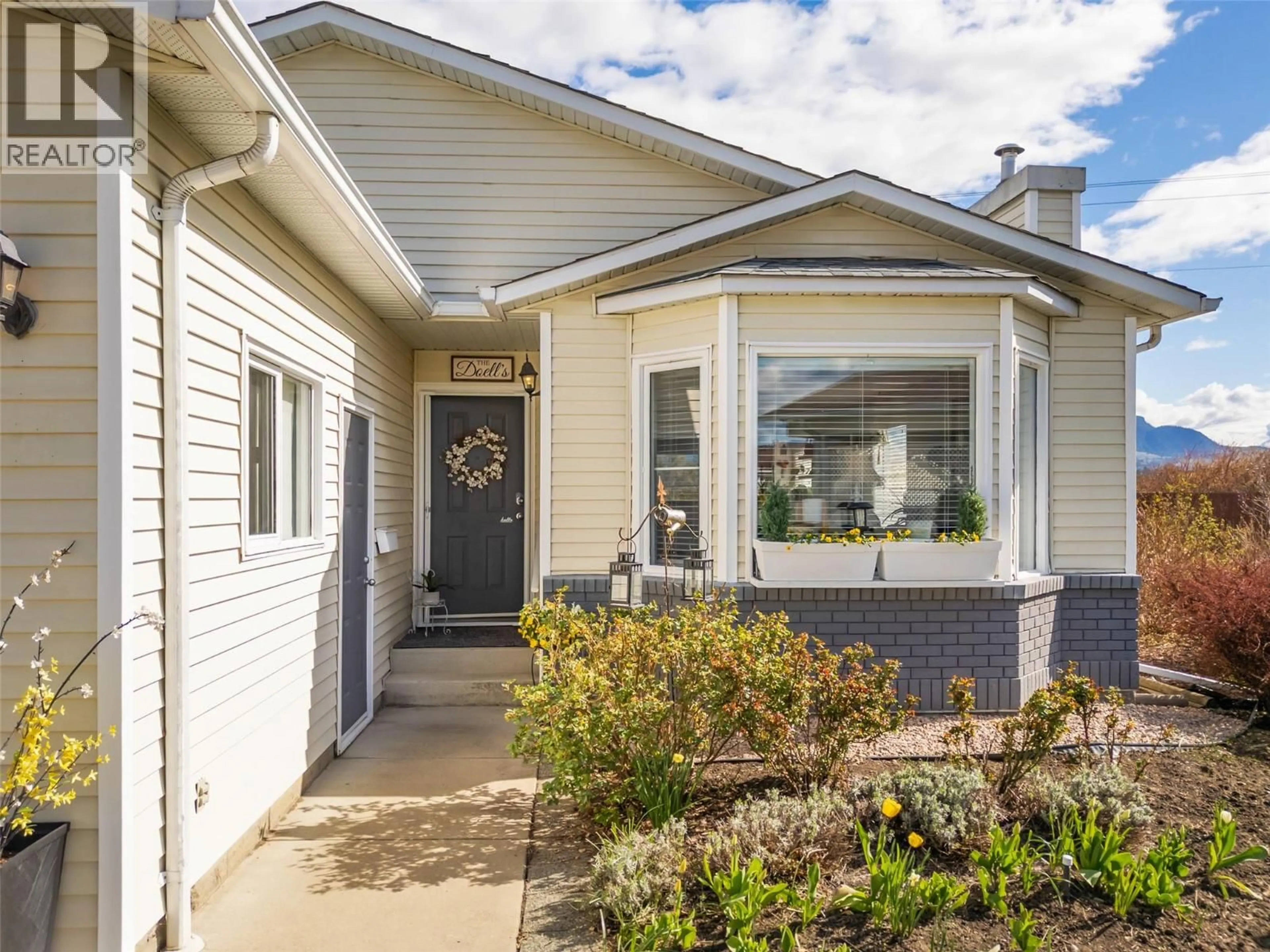 Home with vinyl exterior material, street for 449 - 1260 RAYMER AVENUE, Kelowna British Columbia V1W3S4