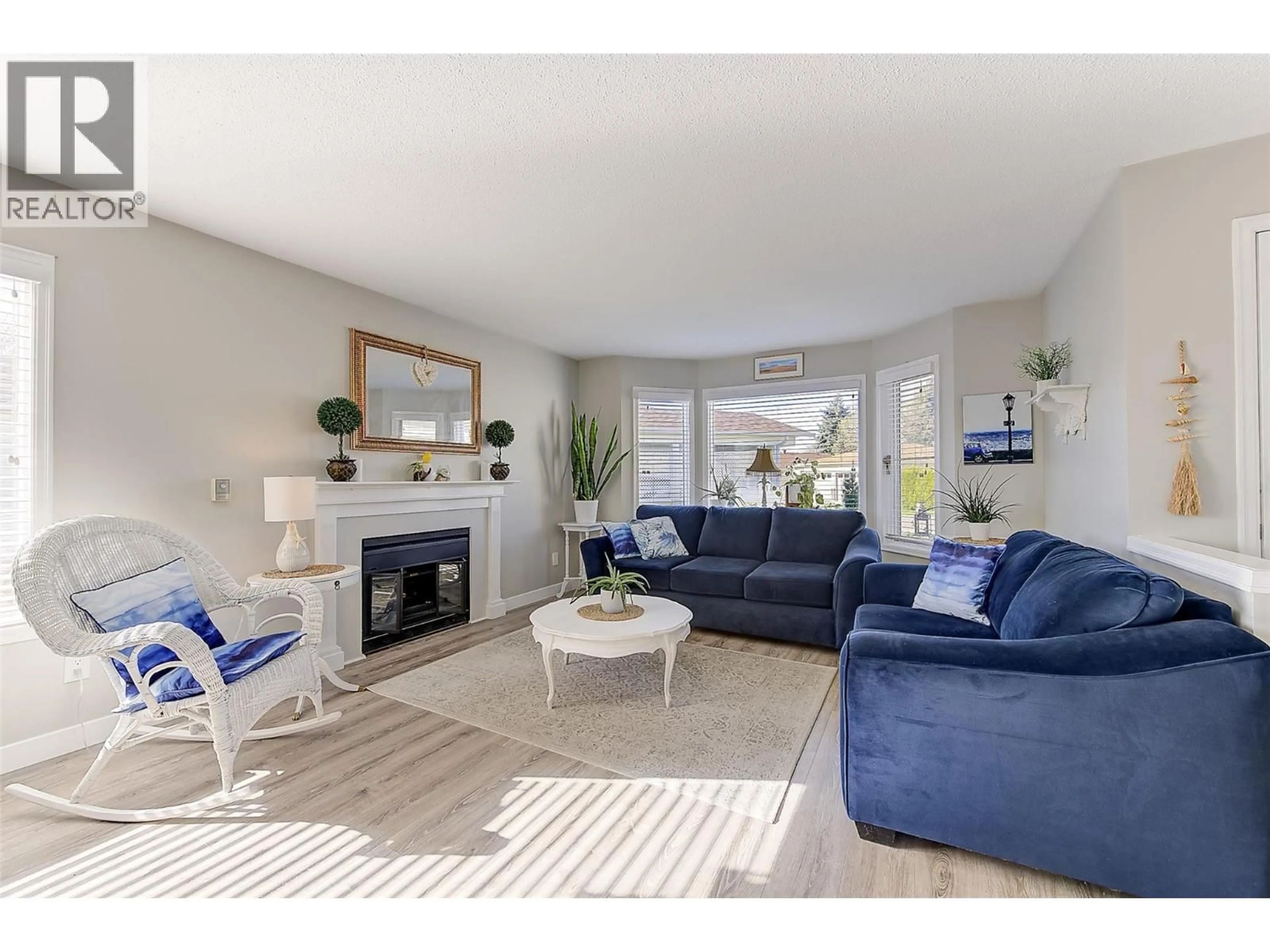 Living room with furniture, unknown for 449 - 1260 RAYMER AVENUE, Kelowna British Columbia V1W3S4