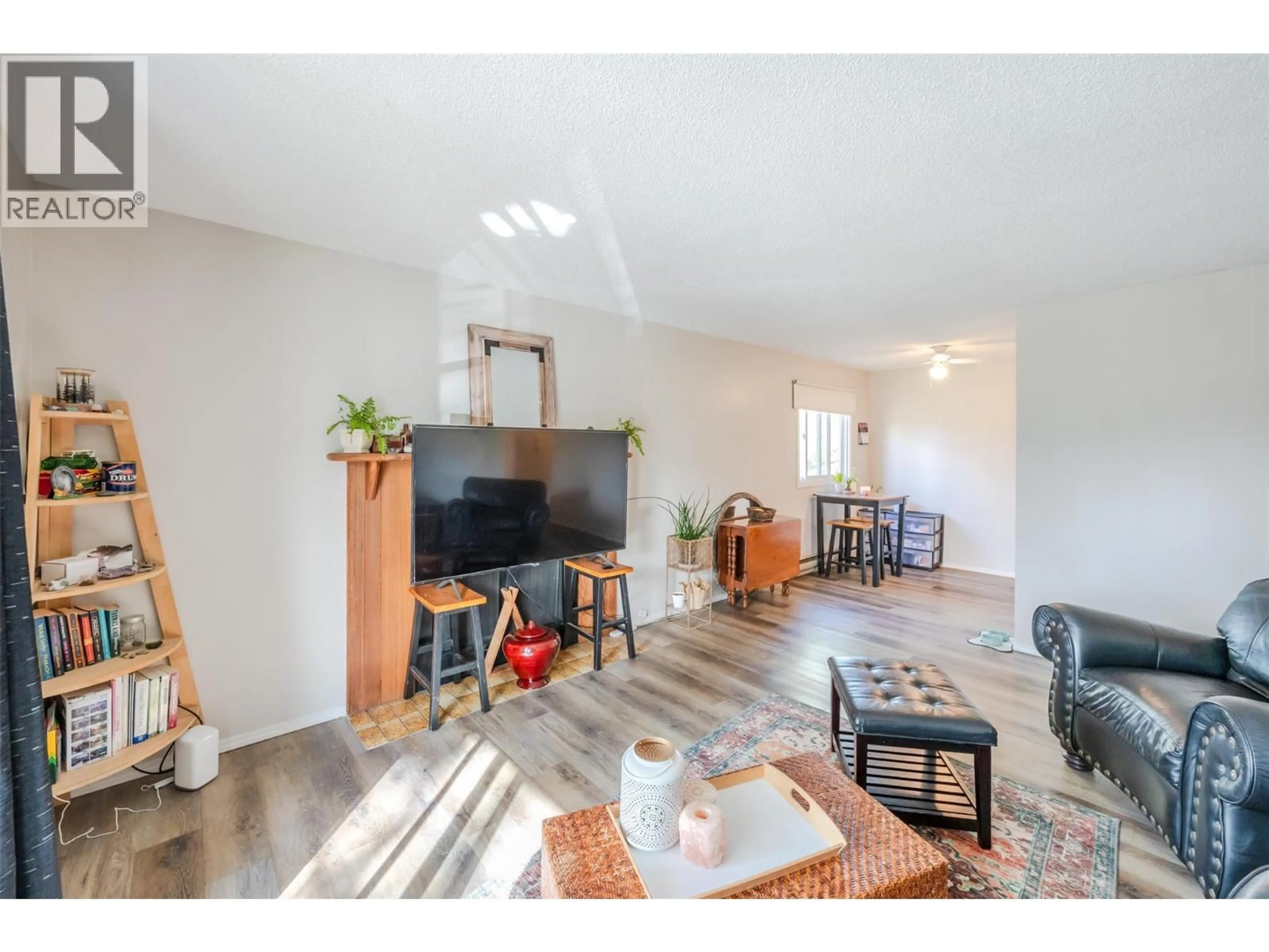 Living room with furniture, unknown for 303 - 110 SKAHA PLACE, Penticton British Columbia V2A7L1