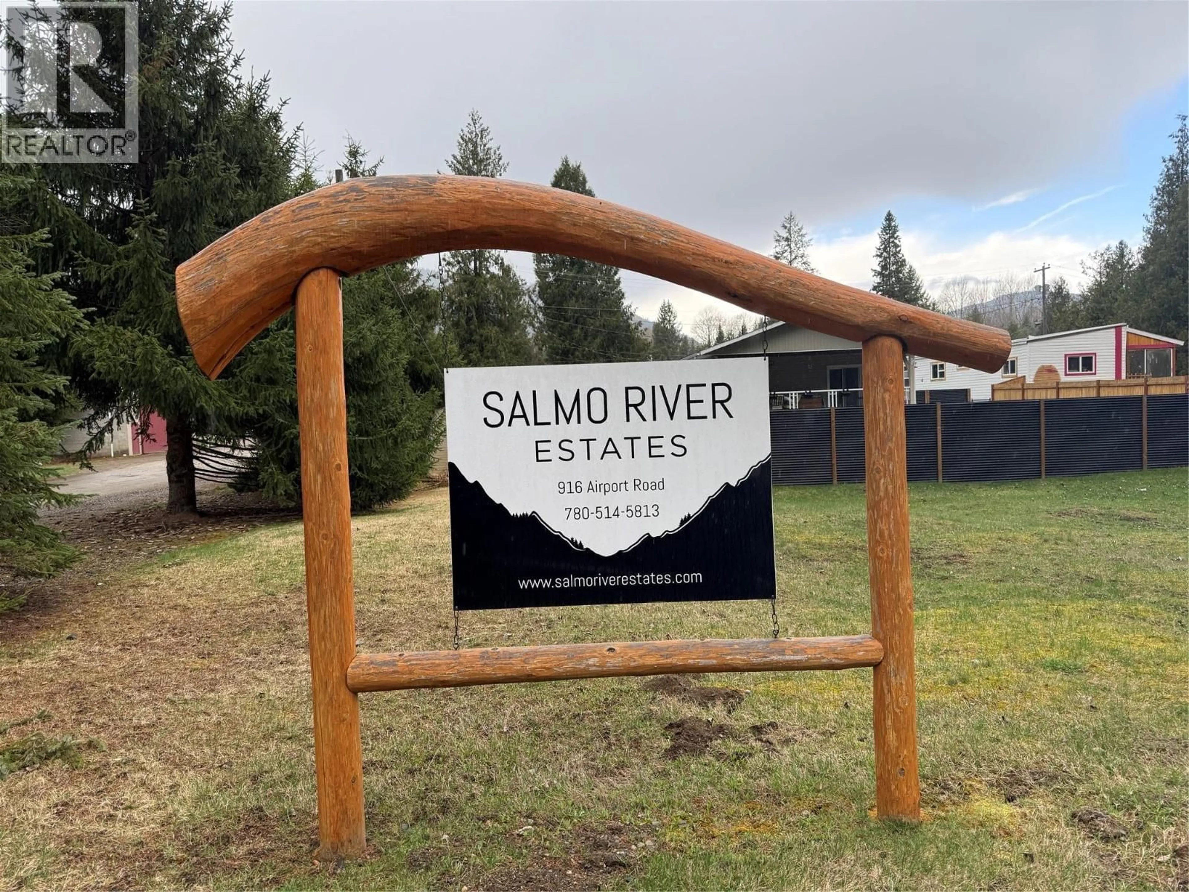 Indoor foyer for 8 - 916 AIRPORT ROAD, Salmo British Columbia V0G1Z0