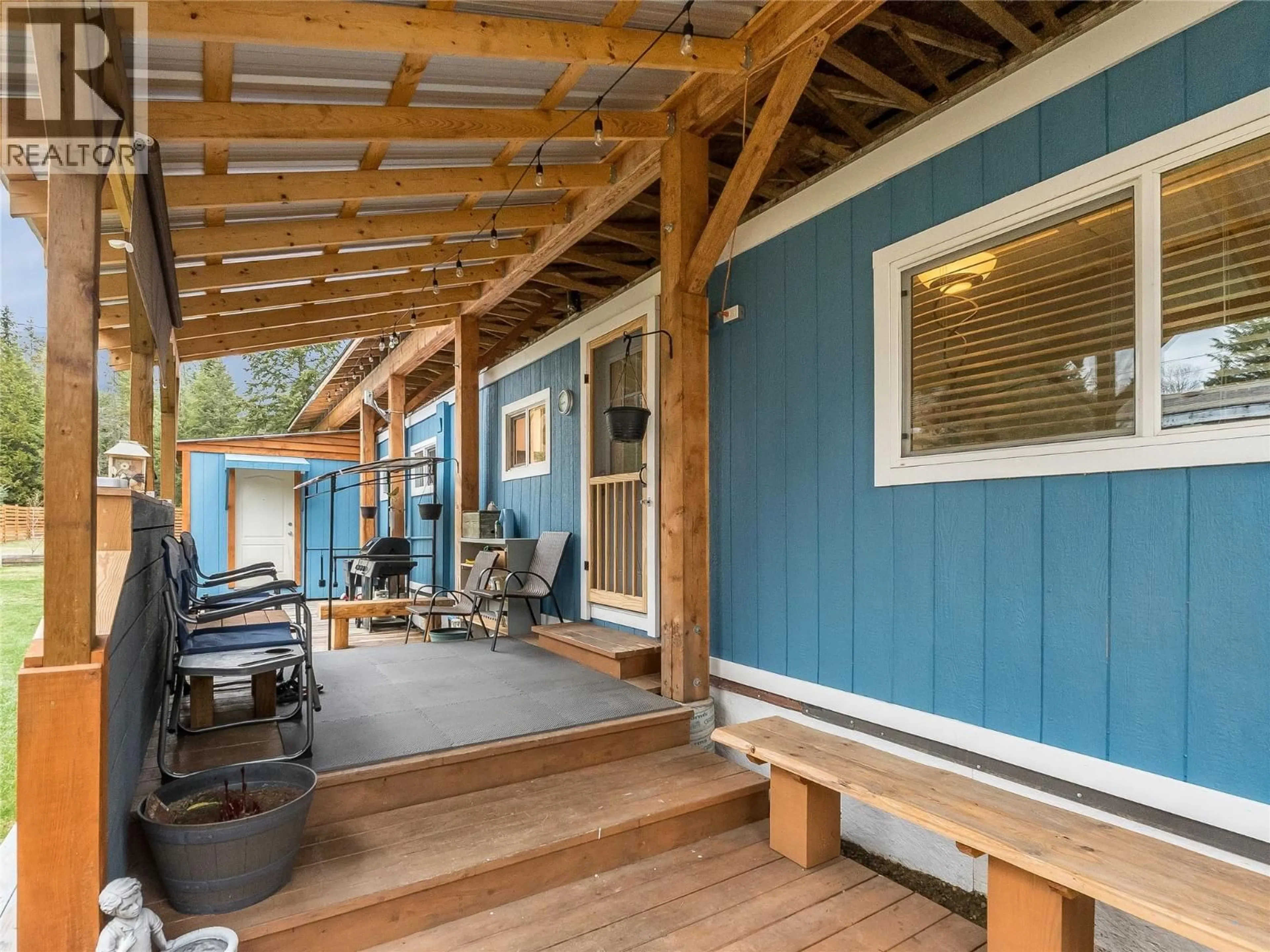 Patio, street for 8 - 916 AIRPORT ROAD, Salmo British Columbia V0G1Z0