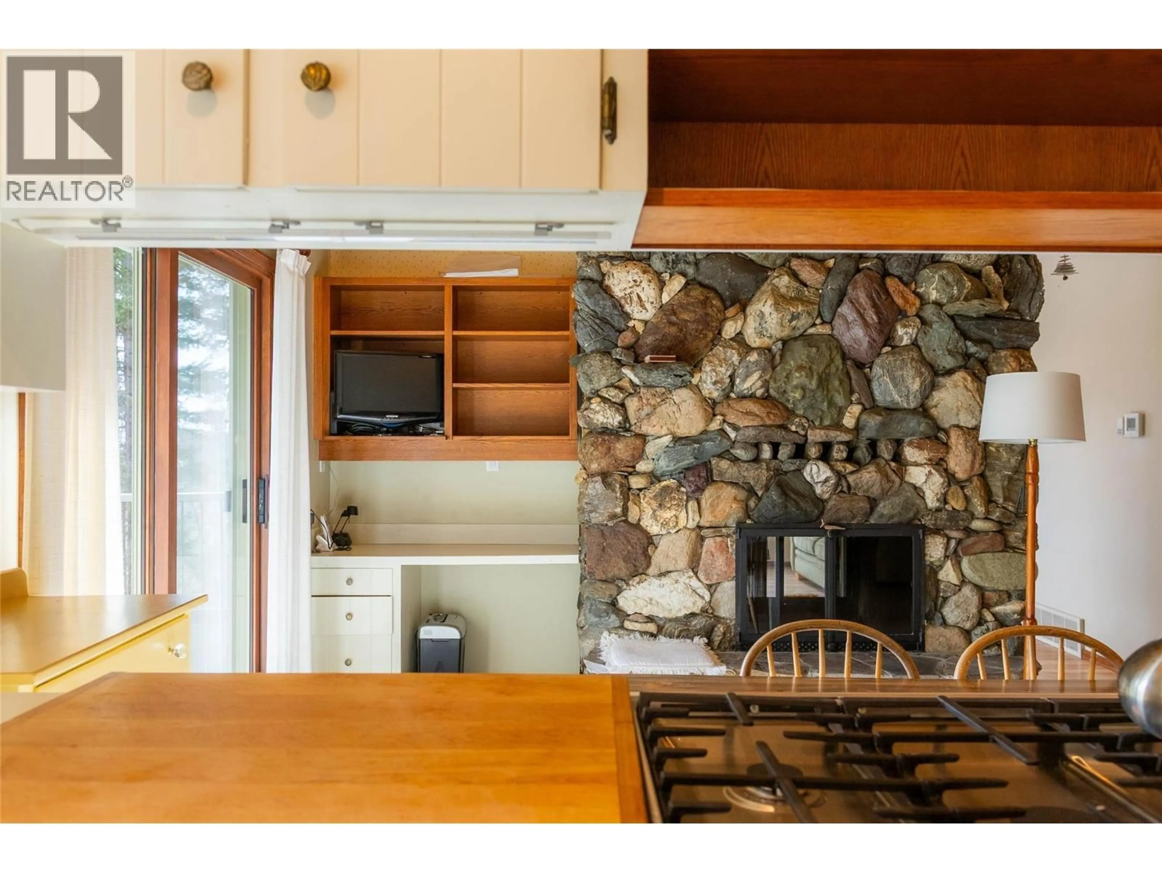 Open concept kitchen, unknown for 1920 LAKEVIEW DRIVE, Kamloops British Columbia V0E1Z1