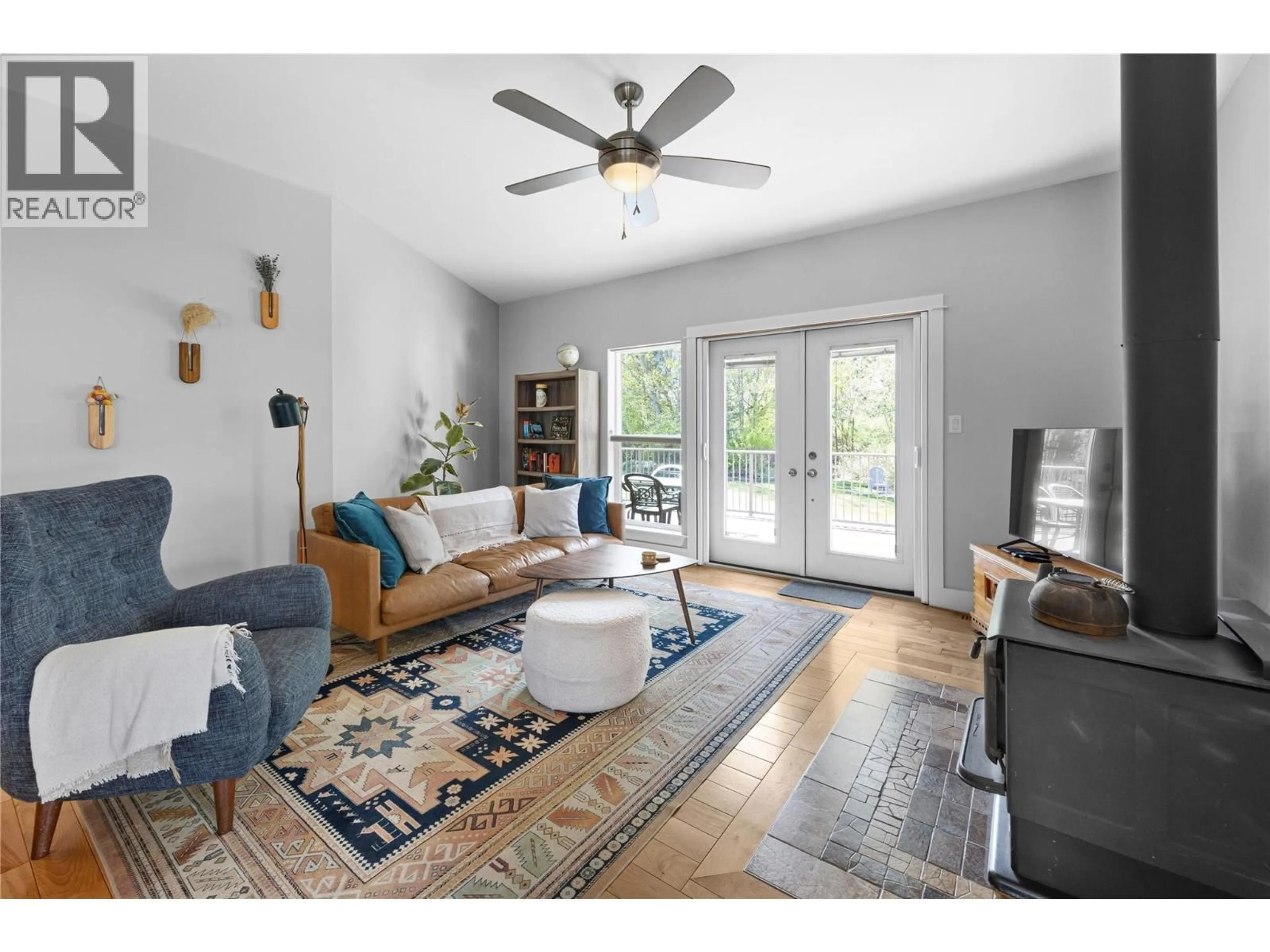 Living room with furniture, unknown for 4633 PEACH CRESCENT, Okanagan Falls British Columbia V0H1R2