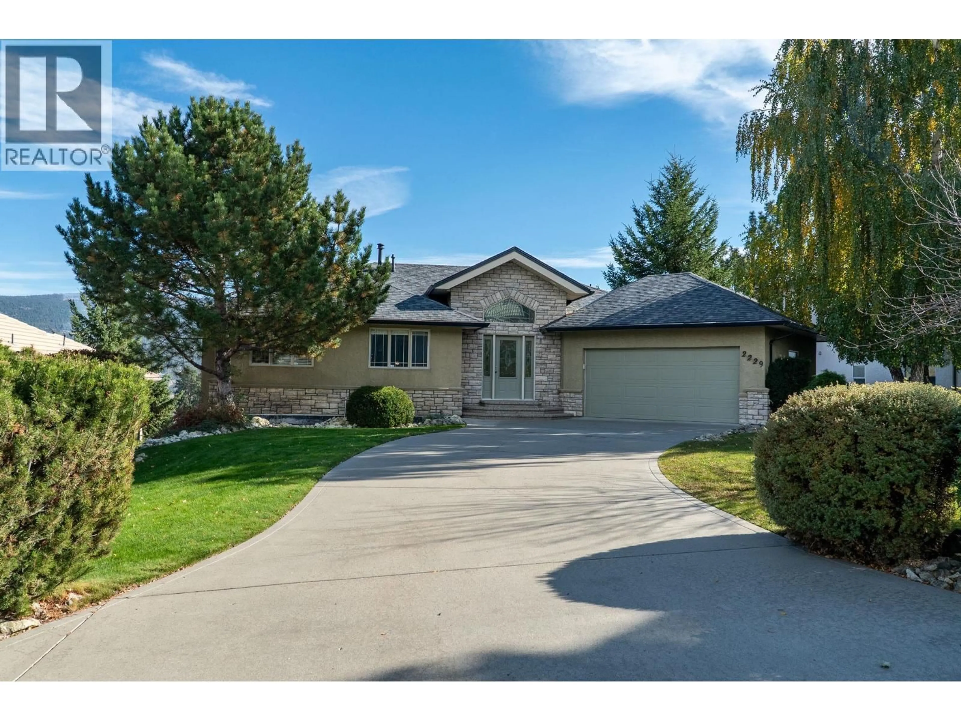 Home with vinyl exterior material, street for 2229 CAPISTRANO DRIVE, Kelowna British Columbia V1V2A2
