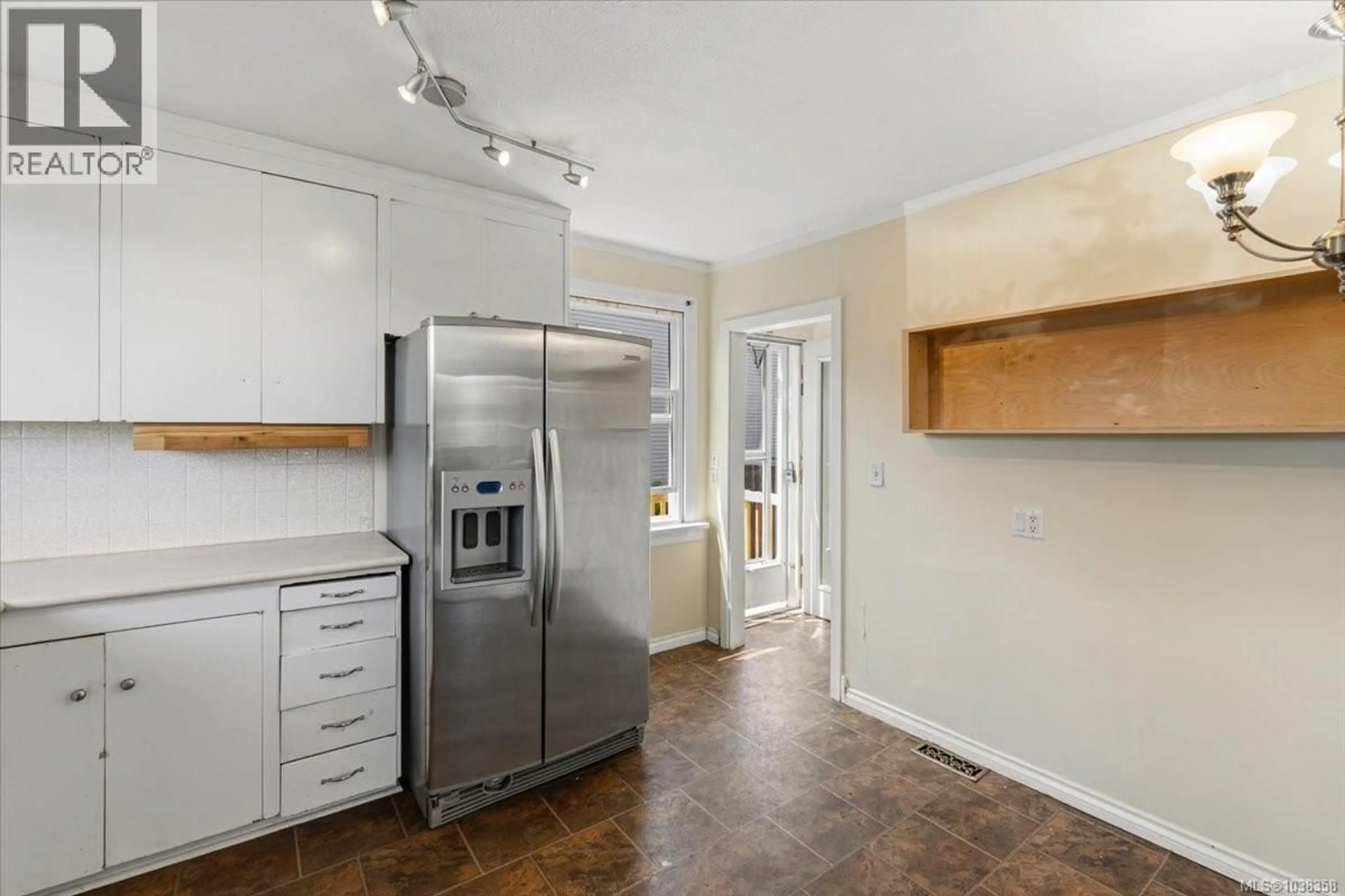 Standard kitchen, ceramic/tile floor for 1032 MOYSE CRESCENT, Nanaimo British Columbia V9S2G6