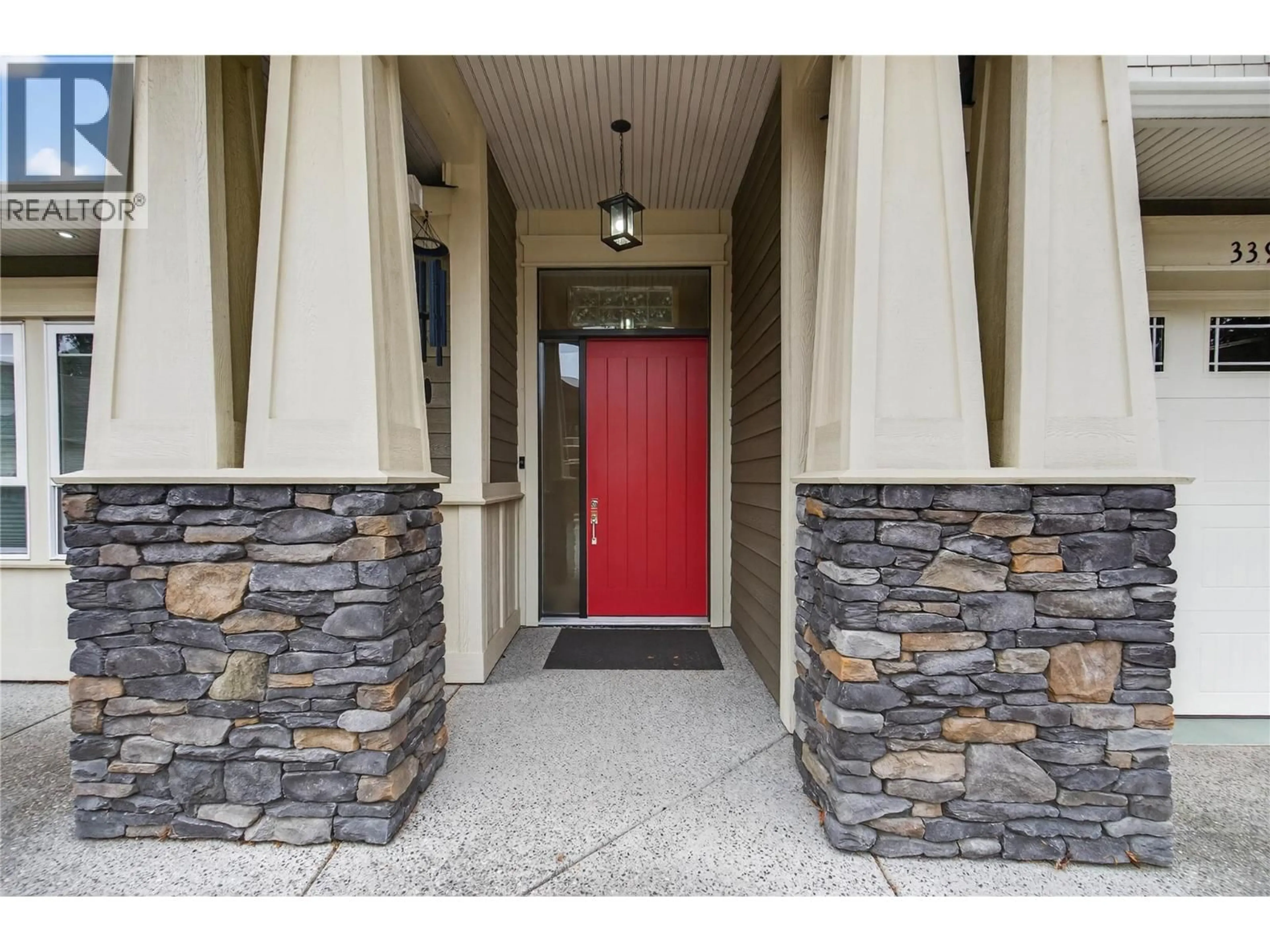 Indoor entryway for 339 HUMMINGBIRD AVENUE, Vernon British Columbia V1H2A1