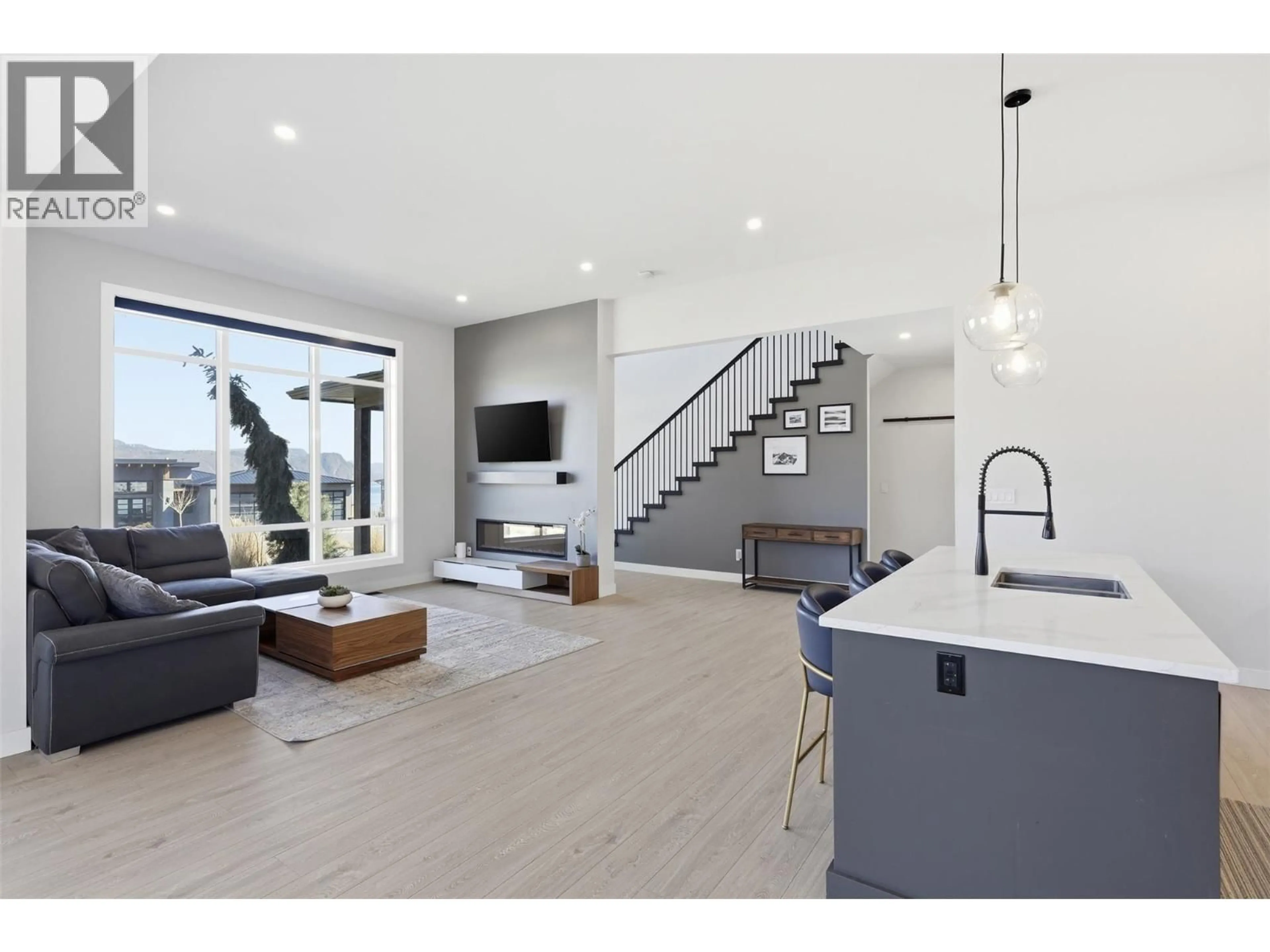 Open concept kitchen, unknown for 347 RUE CHEVAL NOIR OTHER, Kamloops British Columbia V1S0G2