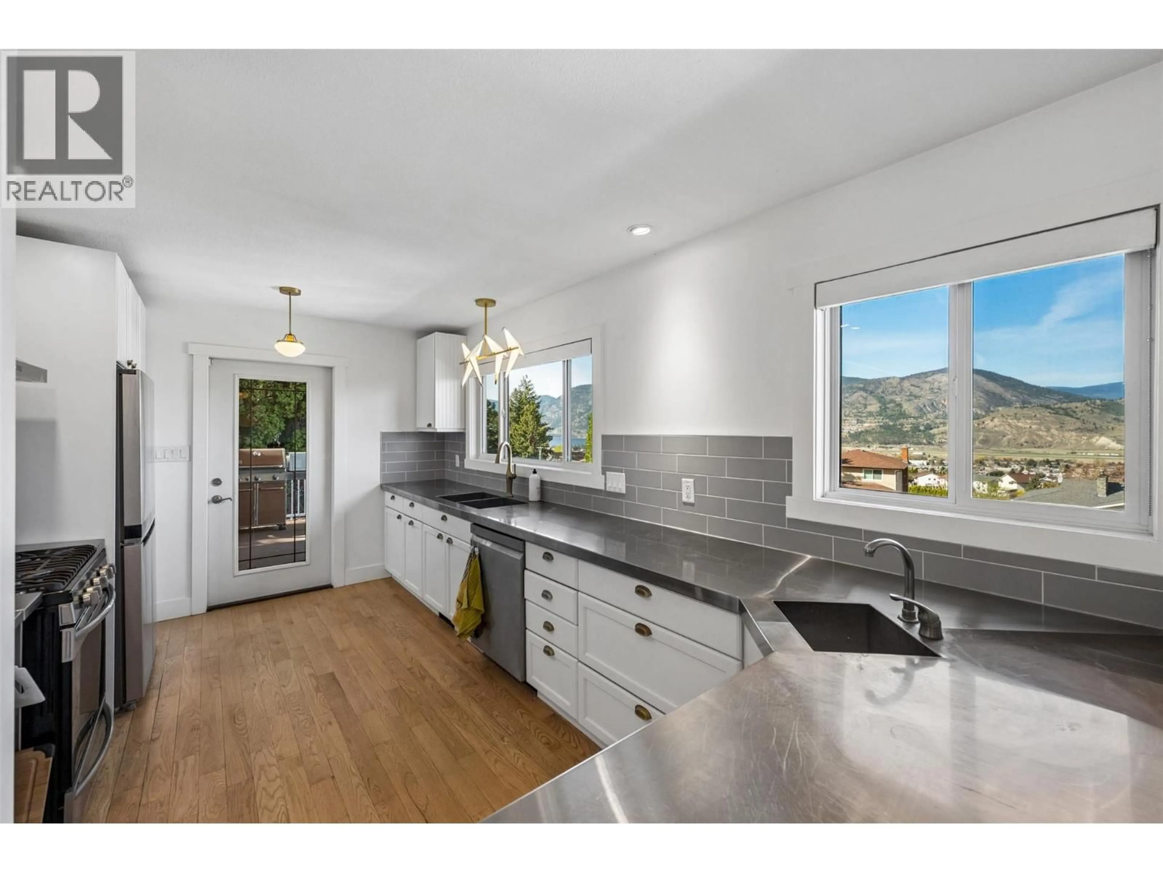 Open concept kitchen, unknown for 162 DARTMOUTH PLACE, Penticton British Columbia V2A7S4