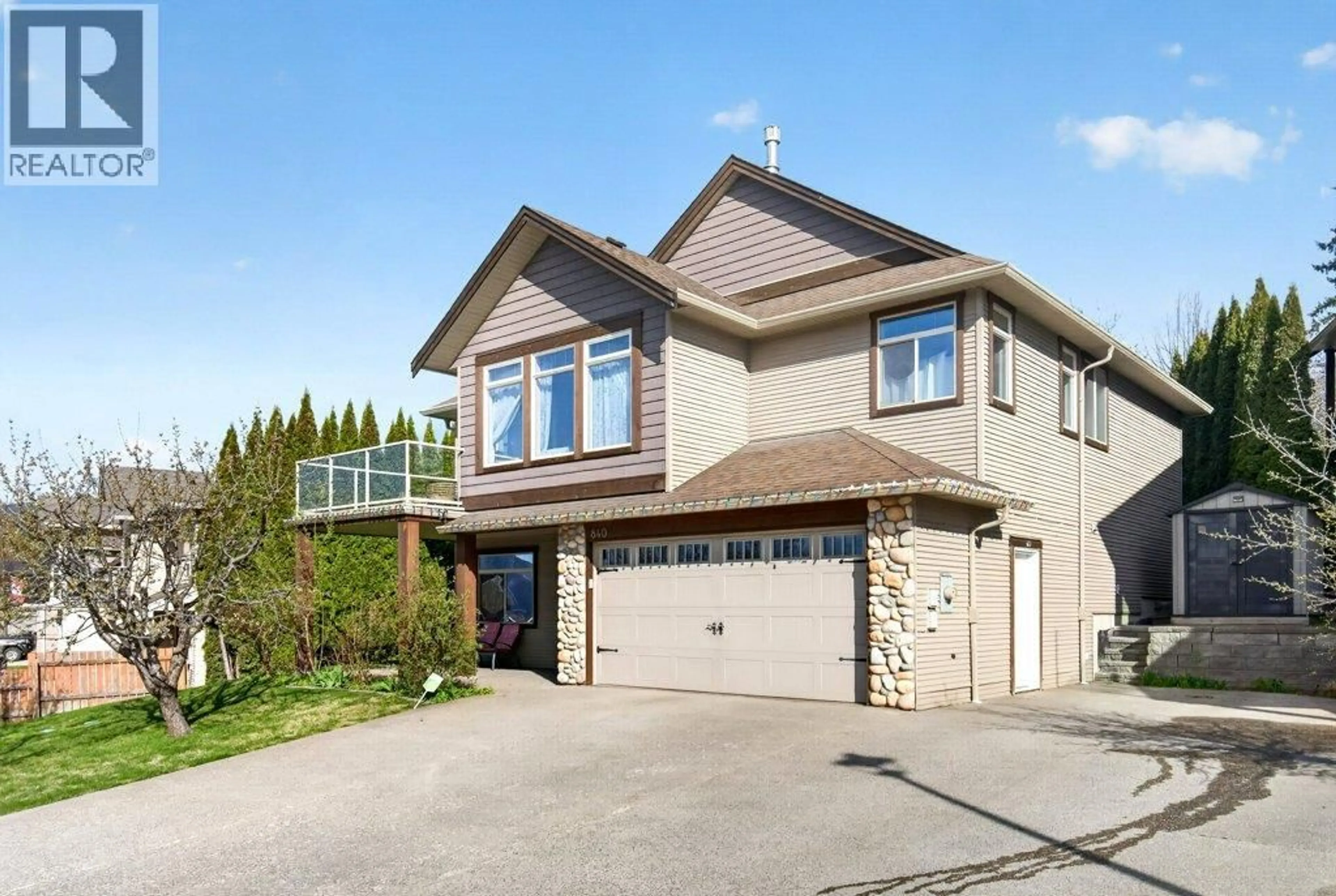 Home with vinyl exterior material, street for 840 12 STREET SOUTHEAST, Salmon Arm British Columbia V1E0A3