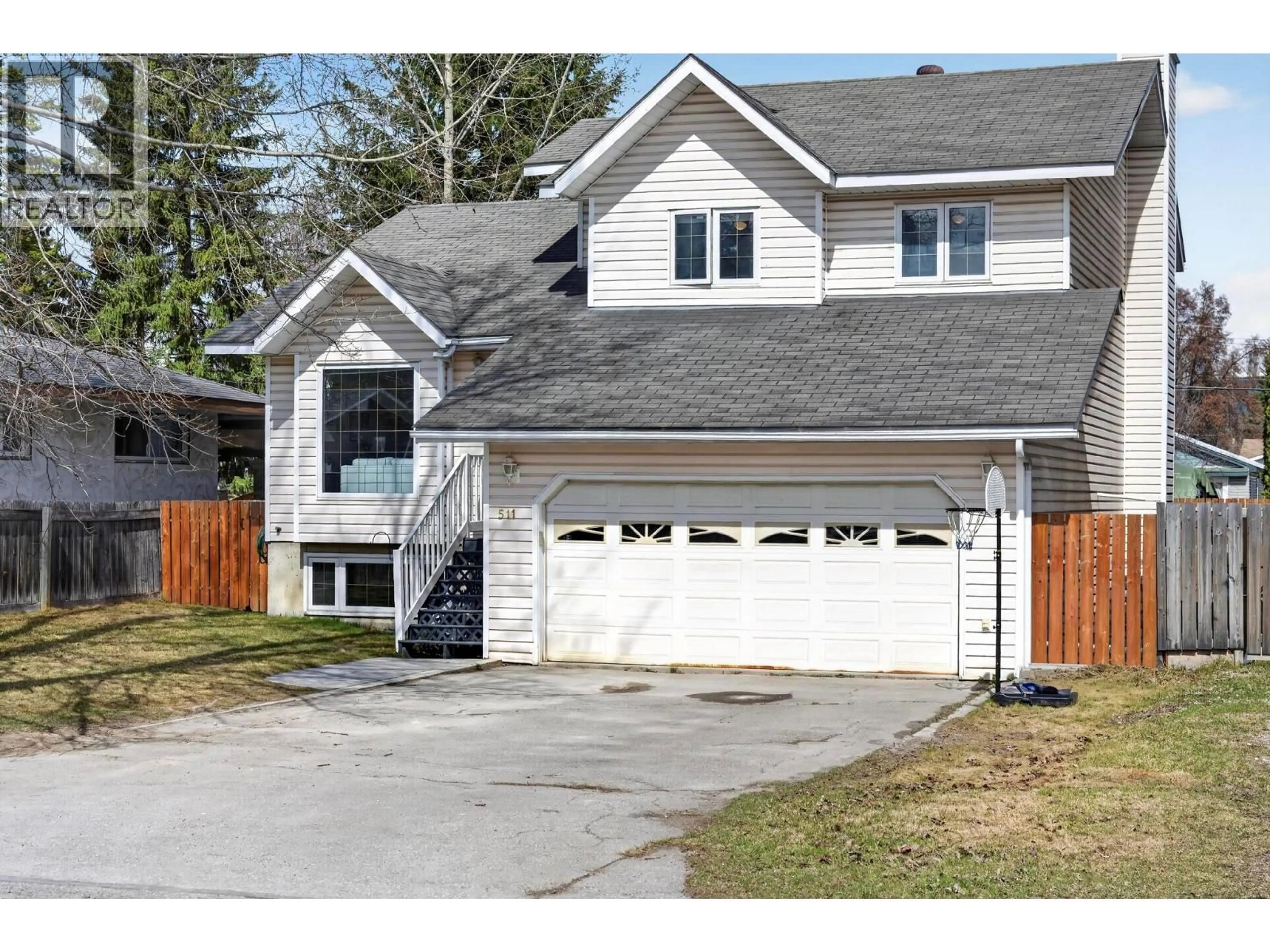 Home with vinyl exterior material, street for 511 10TH  S STREET, Golden British Columbia V0A1H0