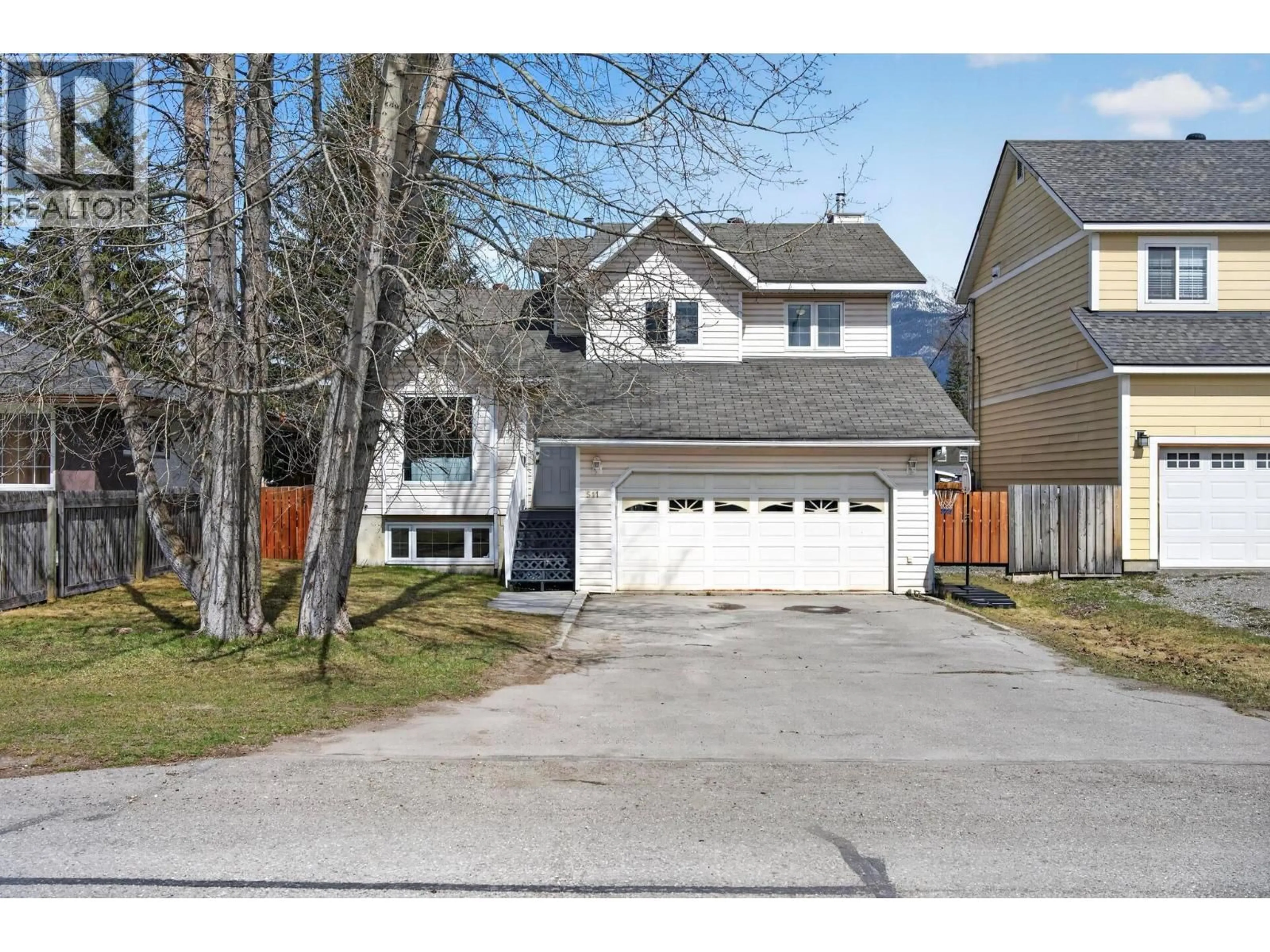 Home with vinyl exterior material, street for 511 10TH  S STREET, Golden British Columbia V0A1H0