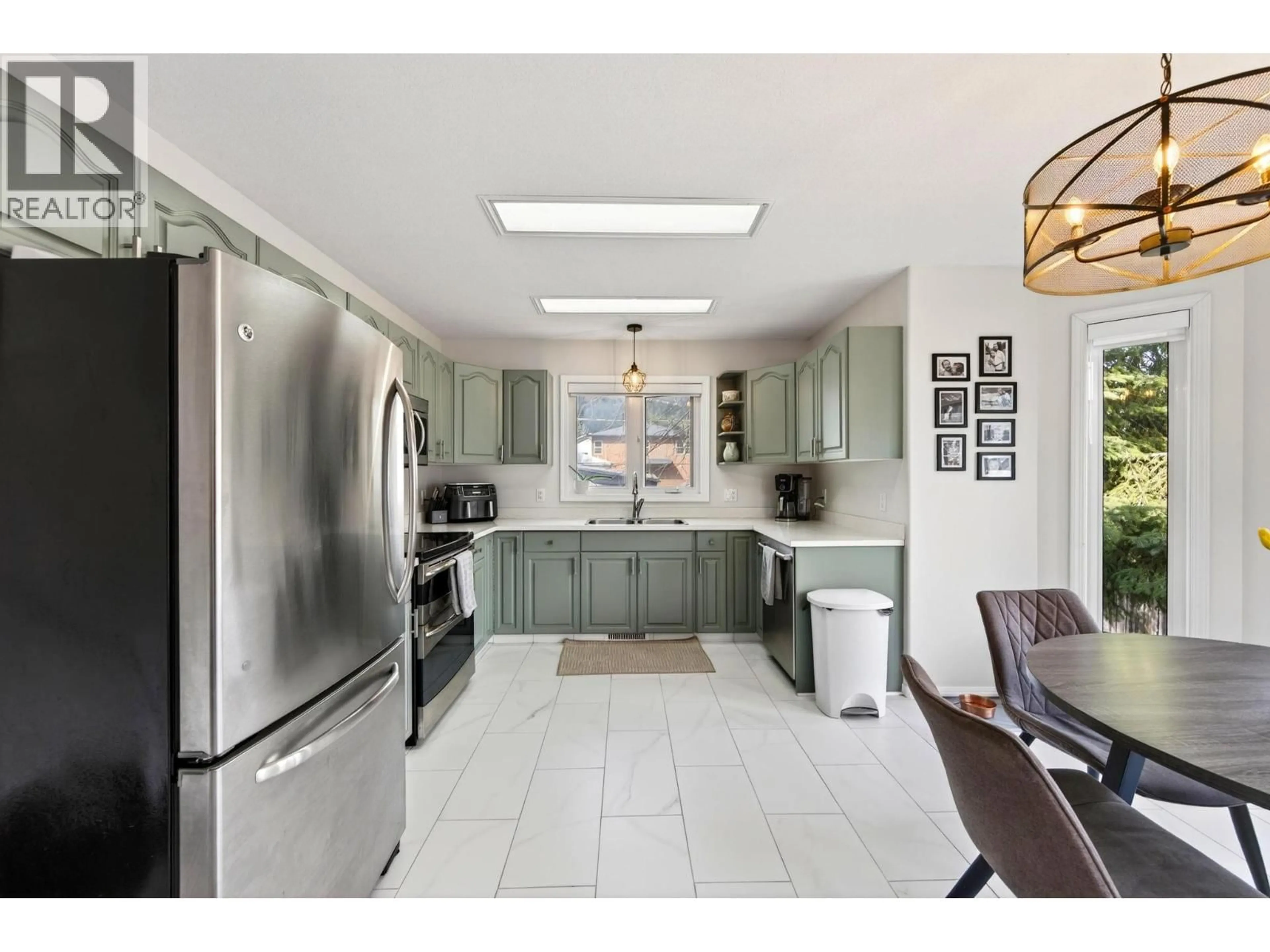 Open concept kitchen, ceramic/tile floor for 511 10TH  S STREET, Golden British Columbia V0A1H0