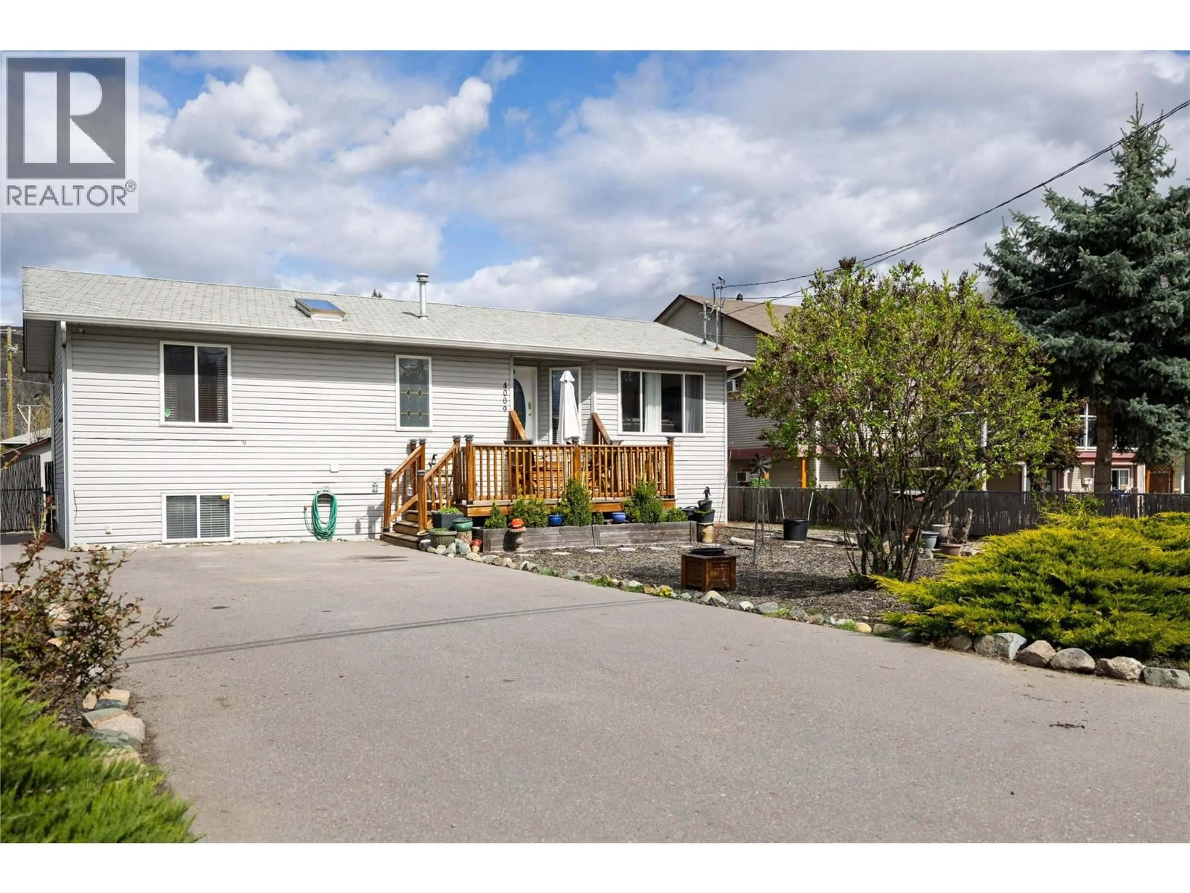 A pic from outside/outdoor area/front of a property/back of a property/a pic from drone, street for 4009 24 AVENUE, Vernon British Columbia V1T1M1