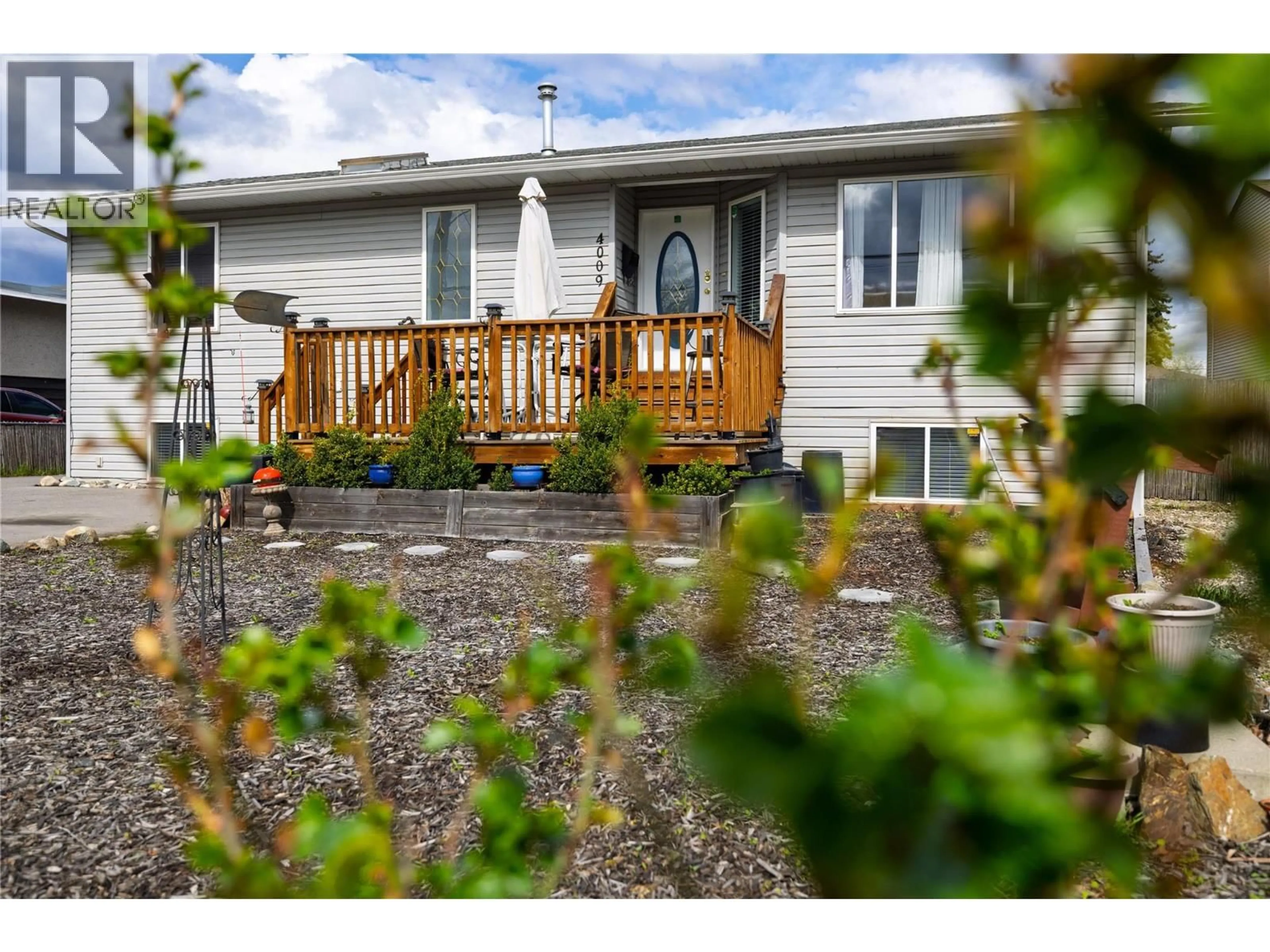 Home with vinyl exterior material, street for 4009 24 AVENUE, Vernon British Columbia V1T1M1