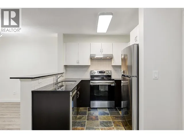 304 - 571 YATES ROAD, Kelowna 3
