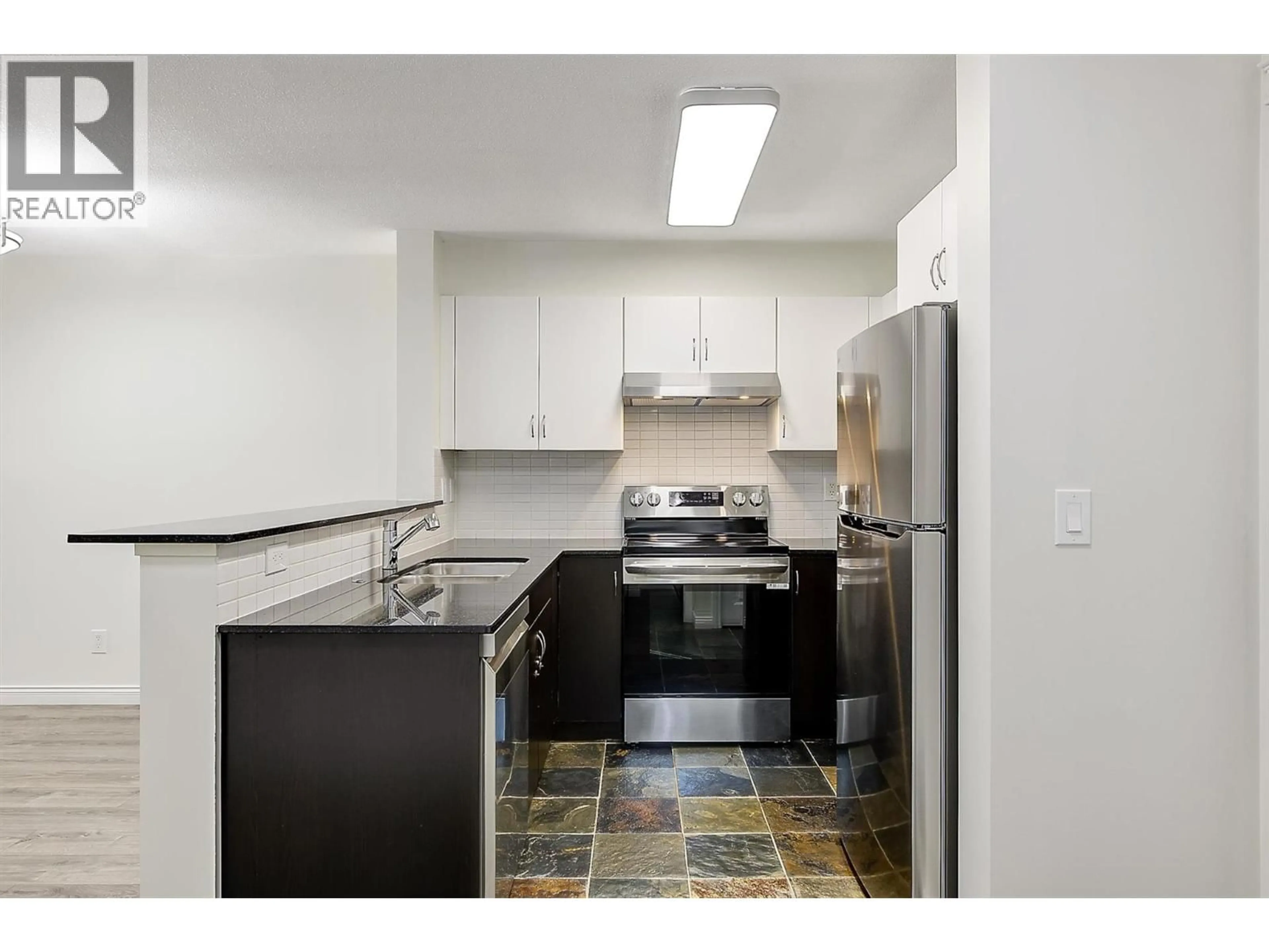 Standard kitchen, unknown for 304 - 571 YATES ROAD, Kelowna British Columbia V1V2V5