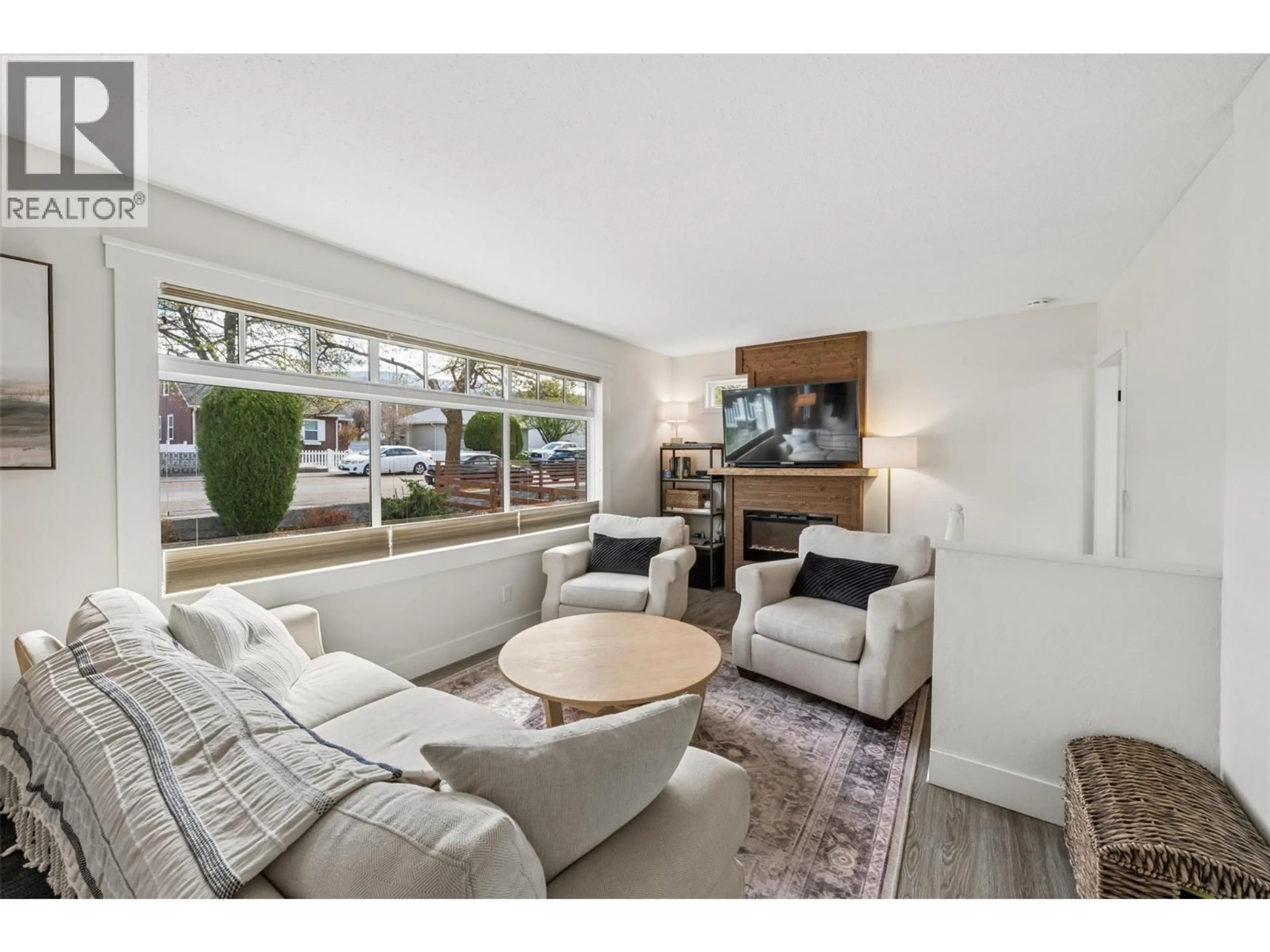 Living room with furniture, unknown for 1111 KILWINNING STREET, Penticton British Columbia V2A4N9