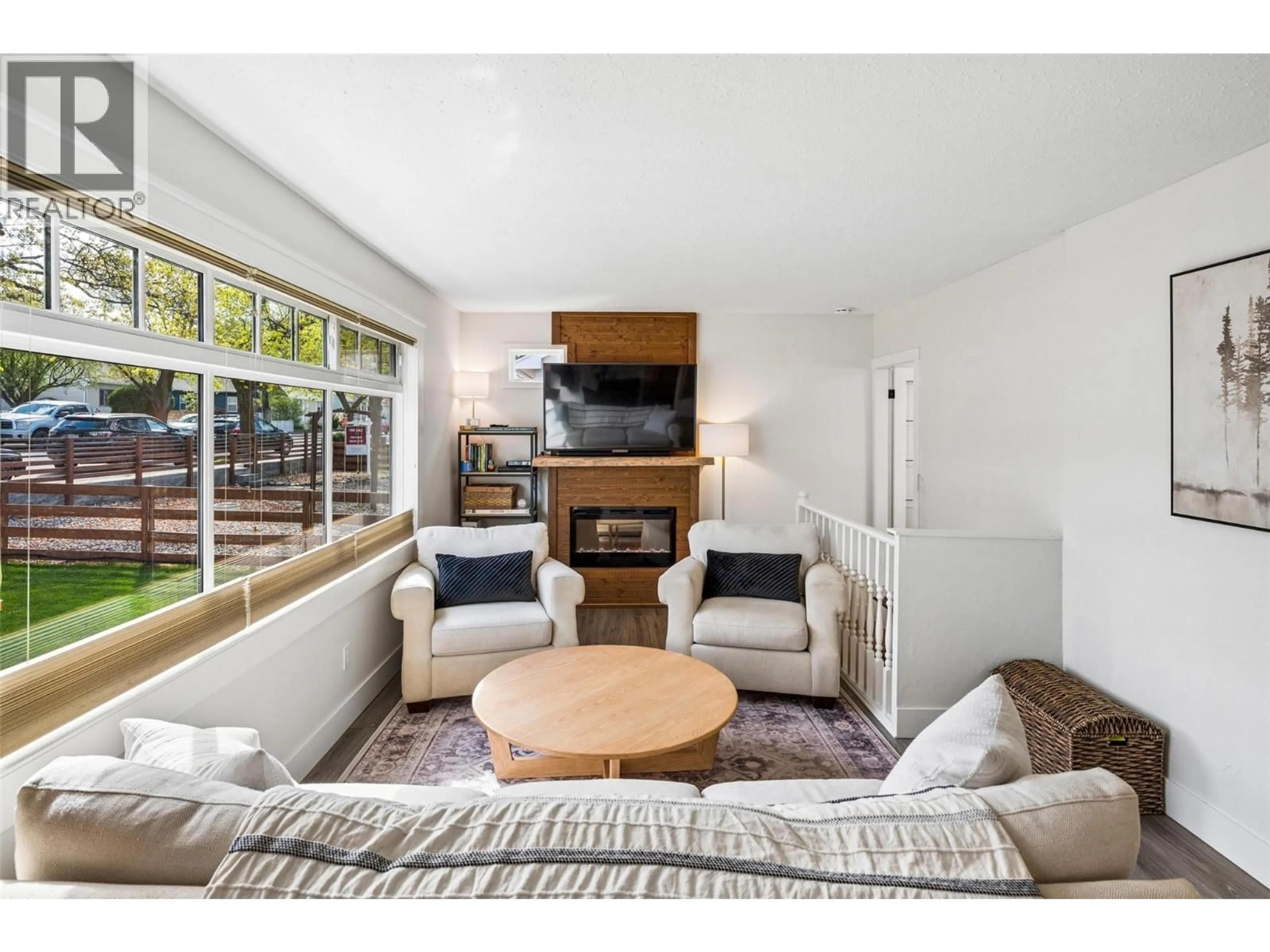 Living room with furniture, unknown for 1111 KILWINNING STREET, Penticton British Columbia V2A4N9