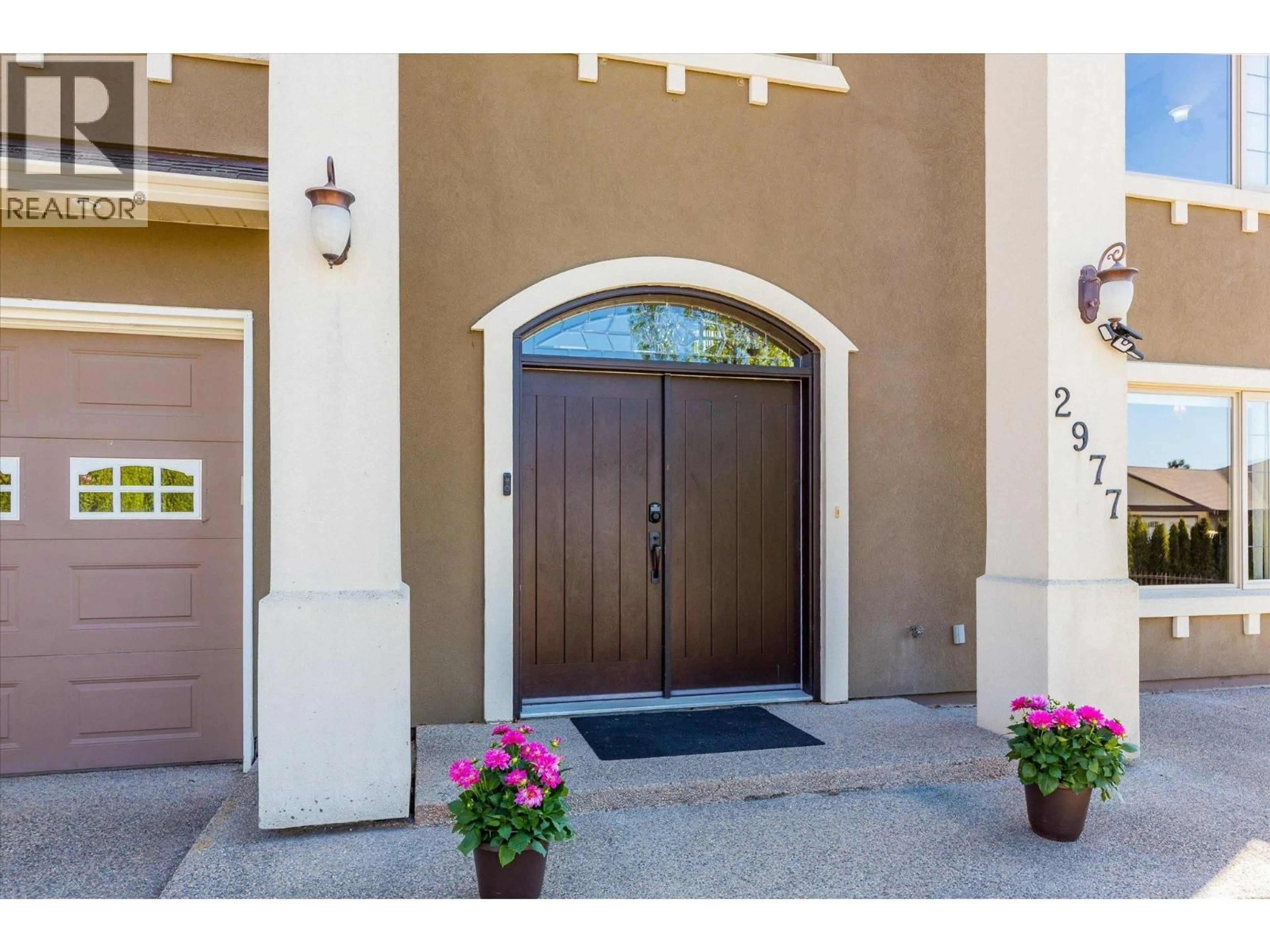 Indoor entryway for 2977 VALENTINO COURT, Kelowna British Columbia V1V2S3