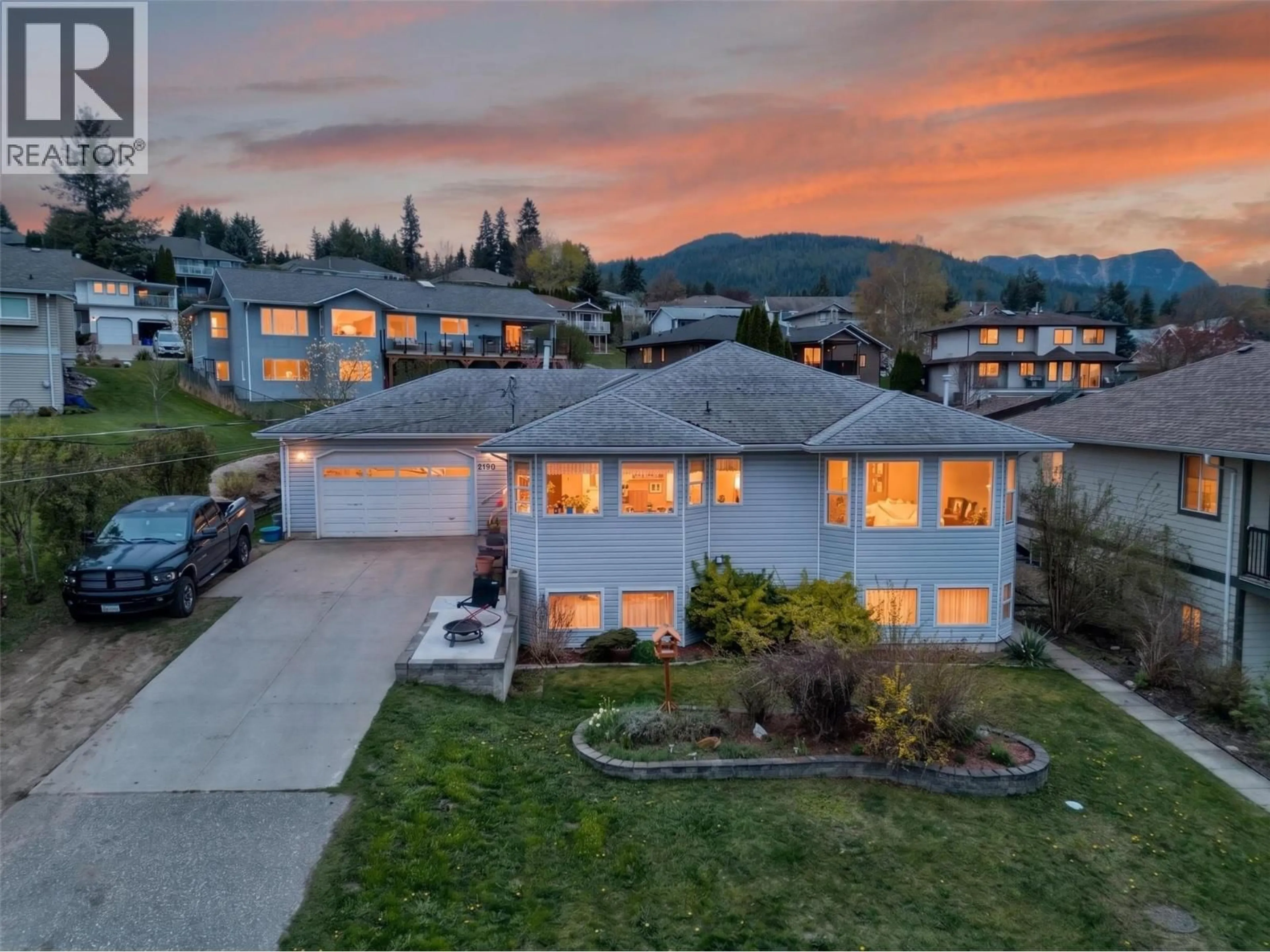 A pic from outside/outdoor area/front of a property/back of a property/a pic from drone, mountain view for 2190 1ST AVENUE SOUTHEAST, Salmon Arm British Columbia V1E1K1