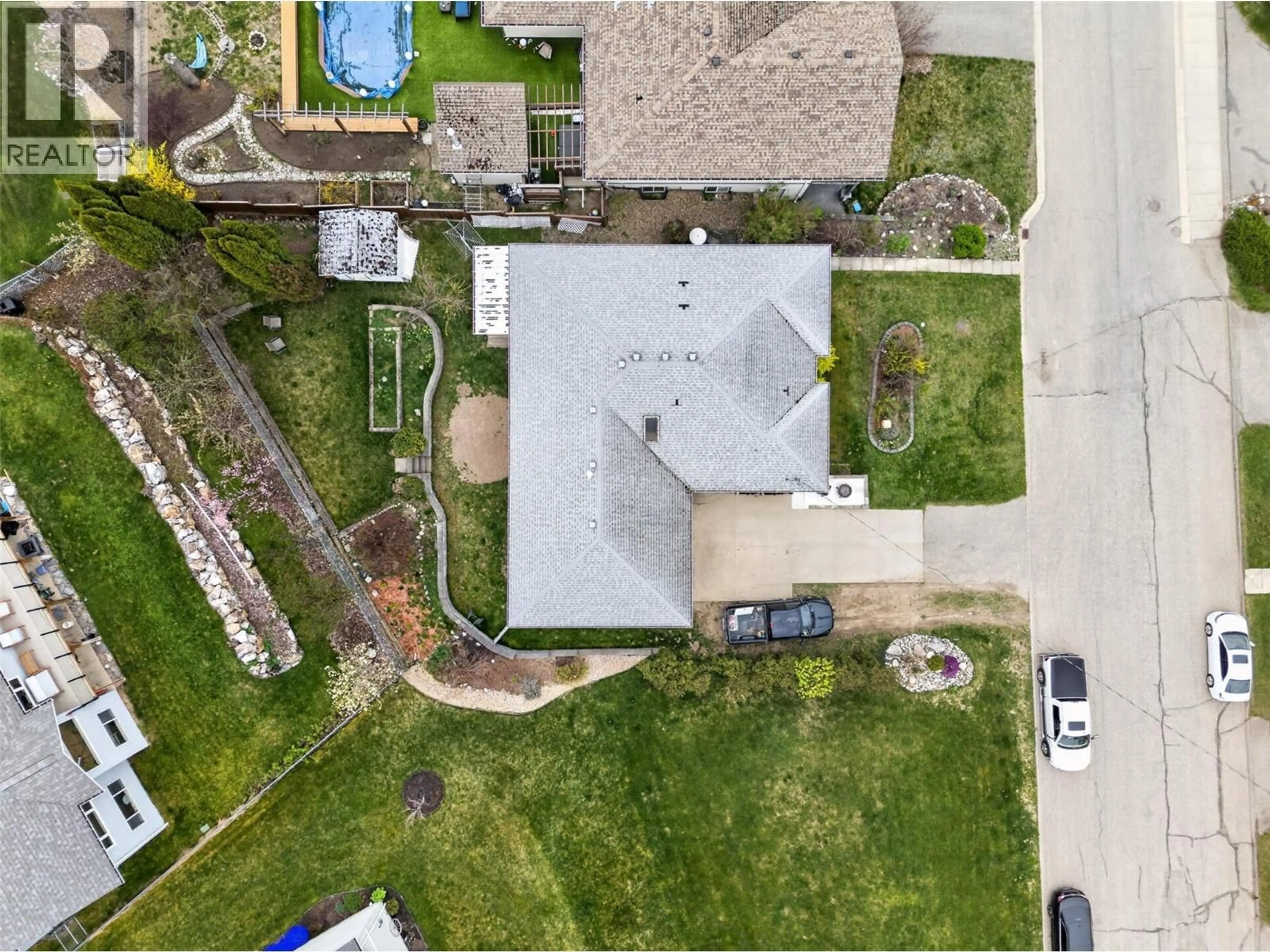 A pic from outside/outdoor area/front of a property/back of a property/a pic from drone, street for 2190 1ST AVENUE SOUTHEAST, Salmon Arm British Columbia V1E1K1