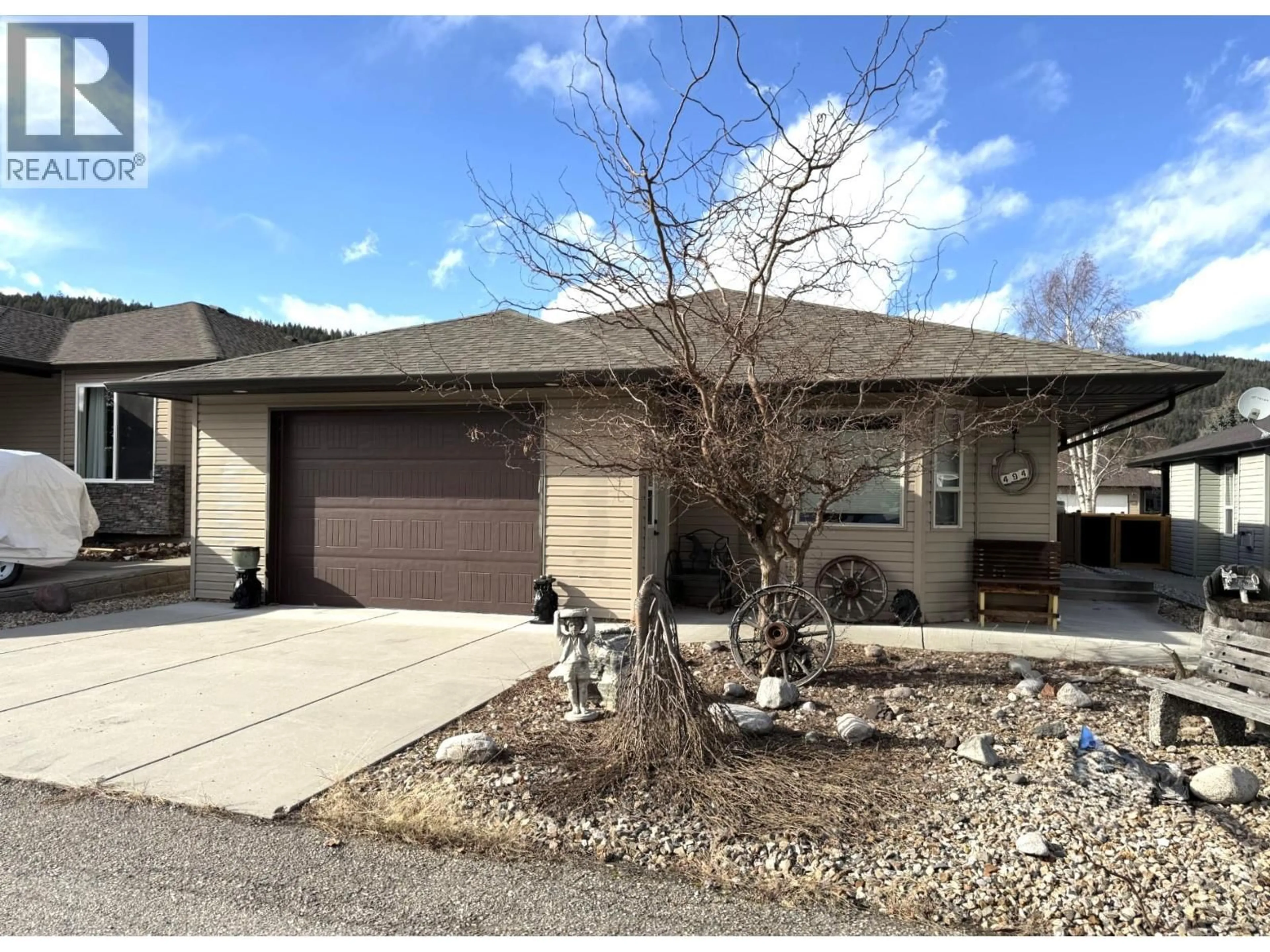 Home with vinyl exterior material, street for 494 KINGFISHER AVENUE, Vernon British Columbia V1H2A1