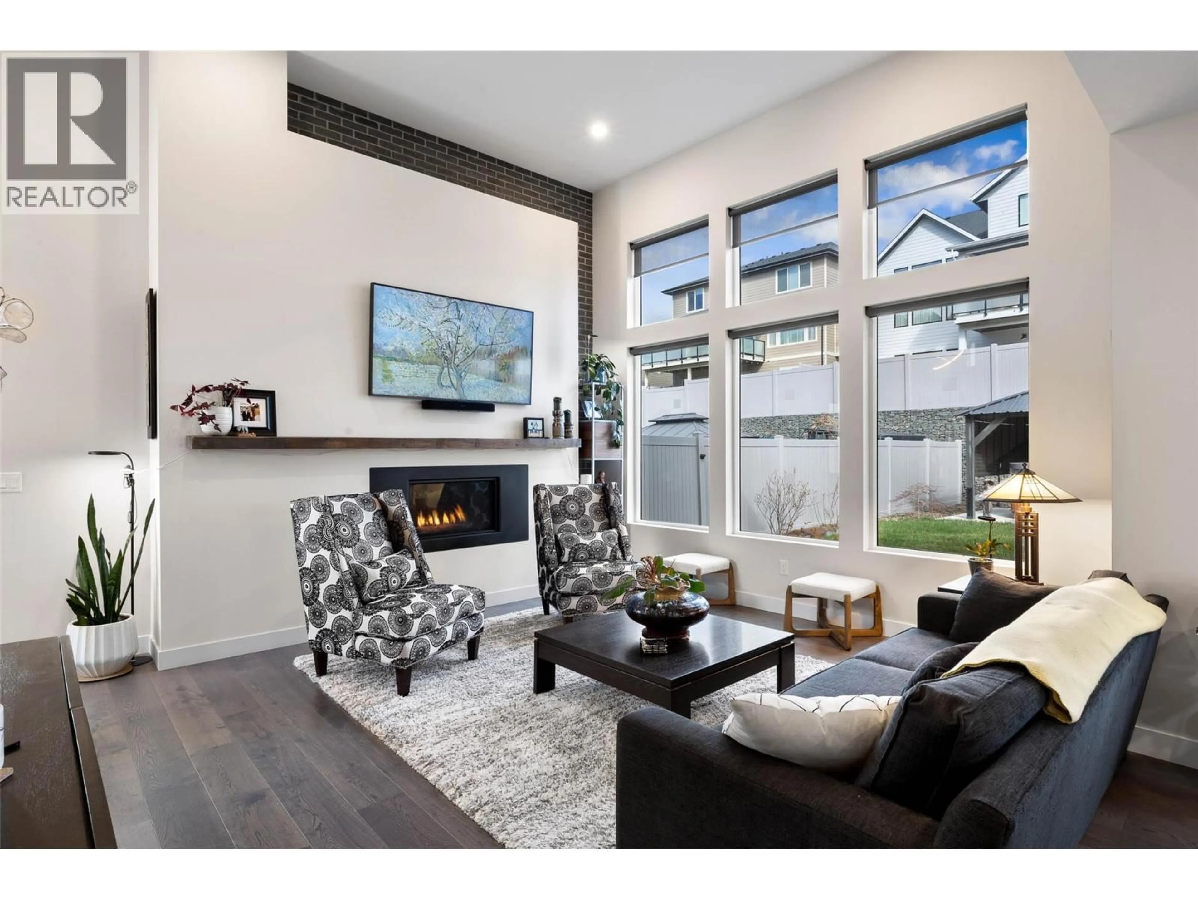 Living room with furniture, unknown for 1886 QU'APPELLE BOULEVARD, Kamloops British Columbia V2E0C7