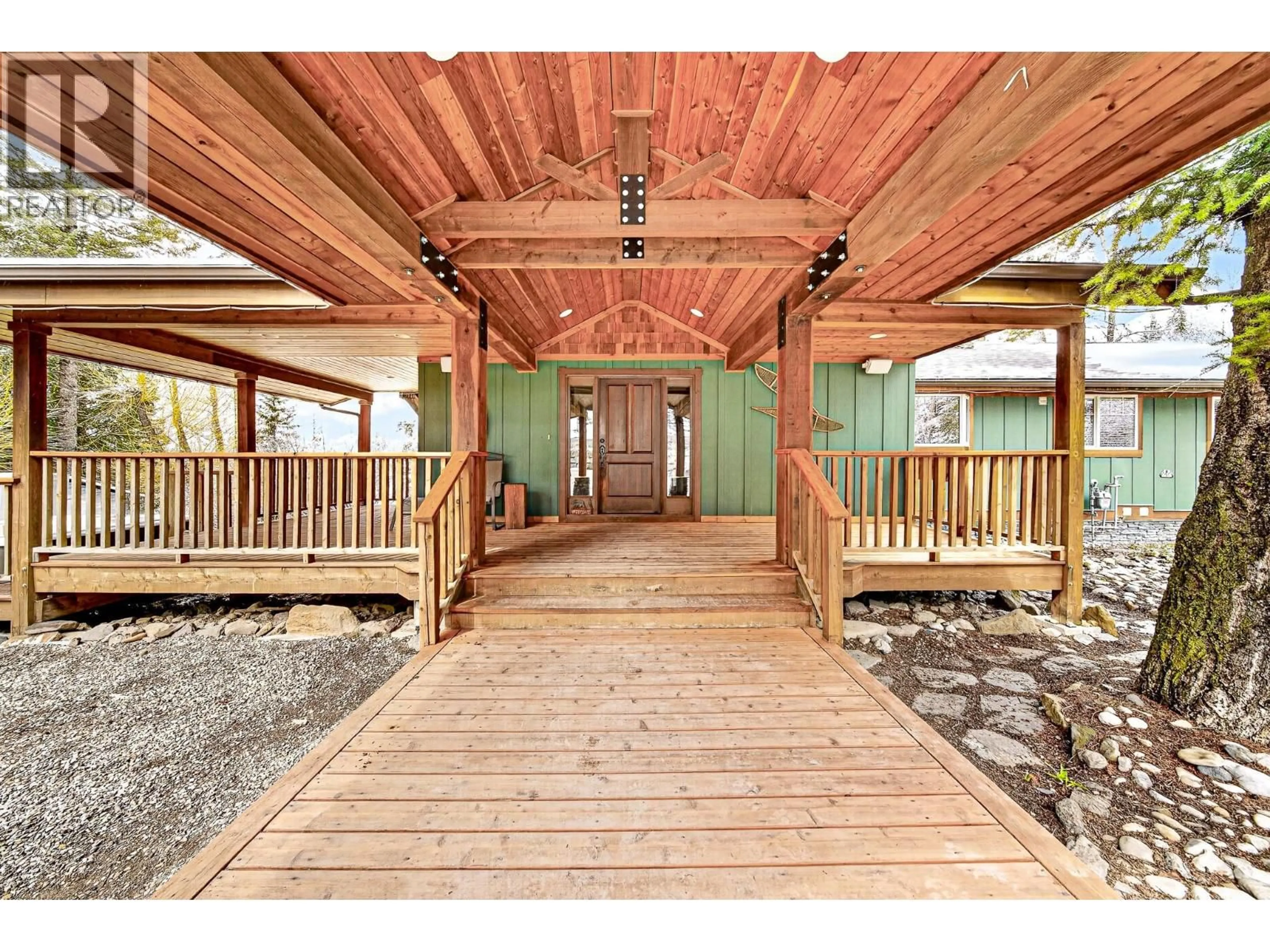 Indoor entryway for 9948 STEPHENSON ROAD, Hosmer British Columbia V0B1M5